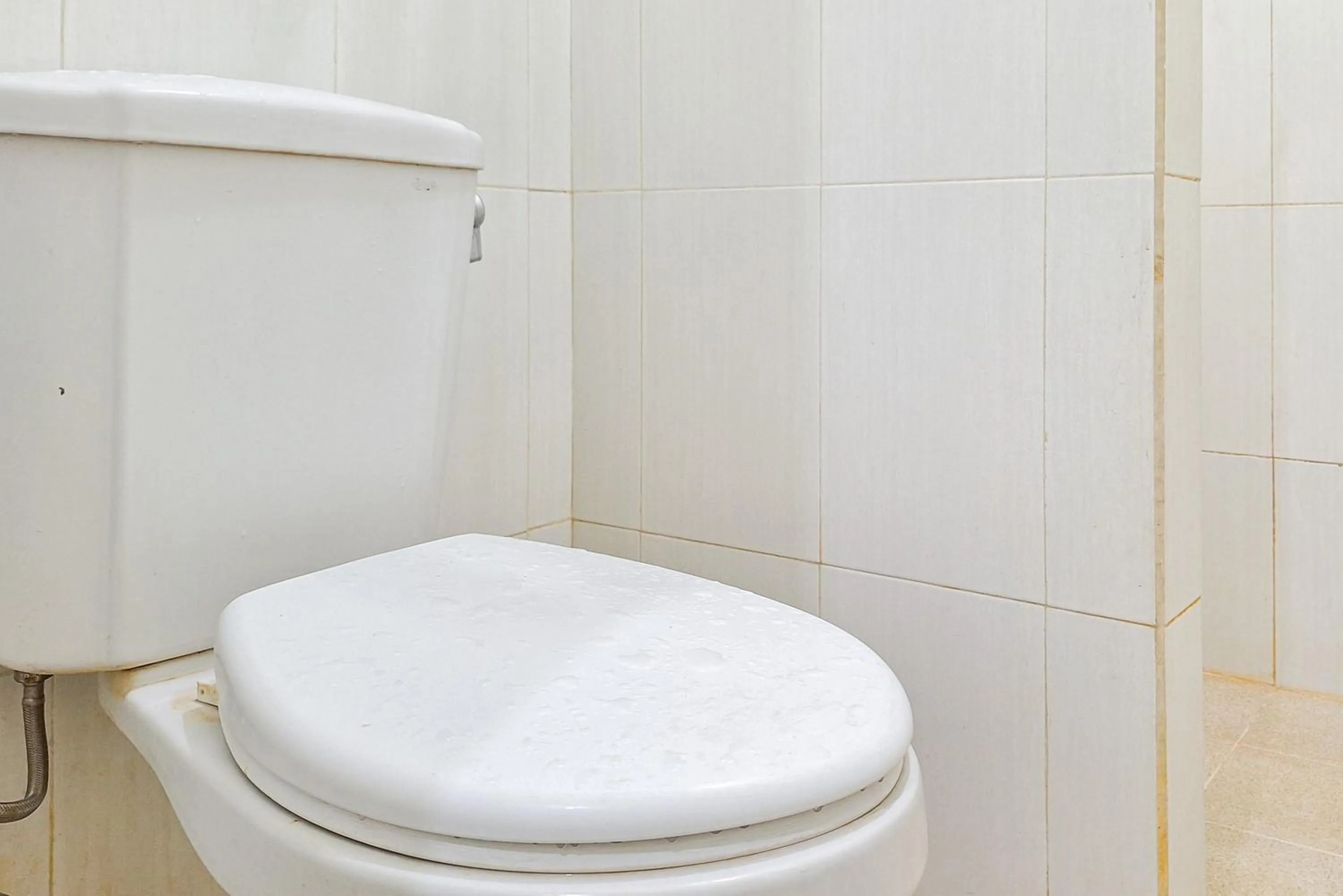 Bathroom in Papa Kana Farm Mitra RedDoorz At Pacet Mojokerto