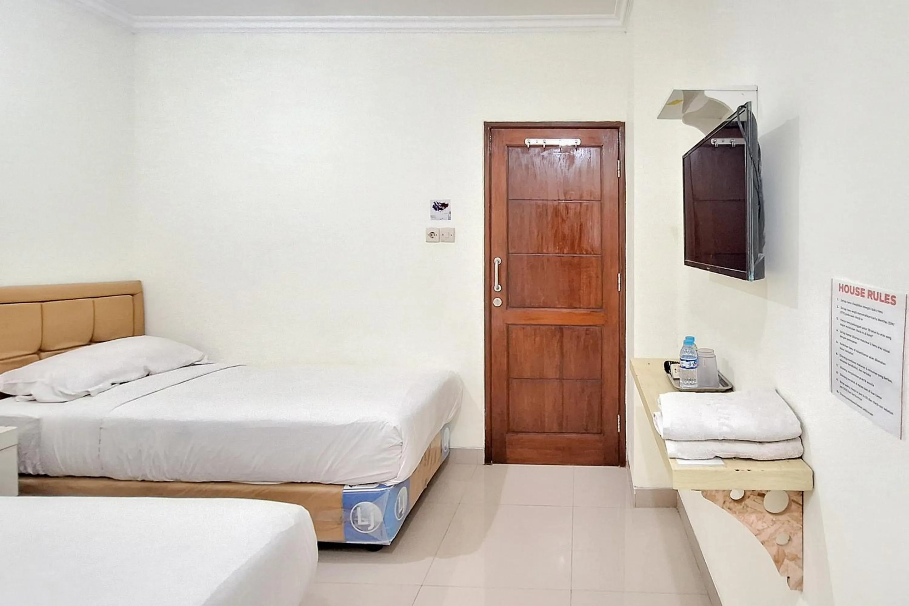 Bed in Papa Kana Farm Mitra RedDoorz At Pacet Mojokerto