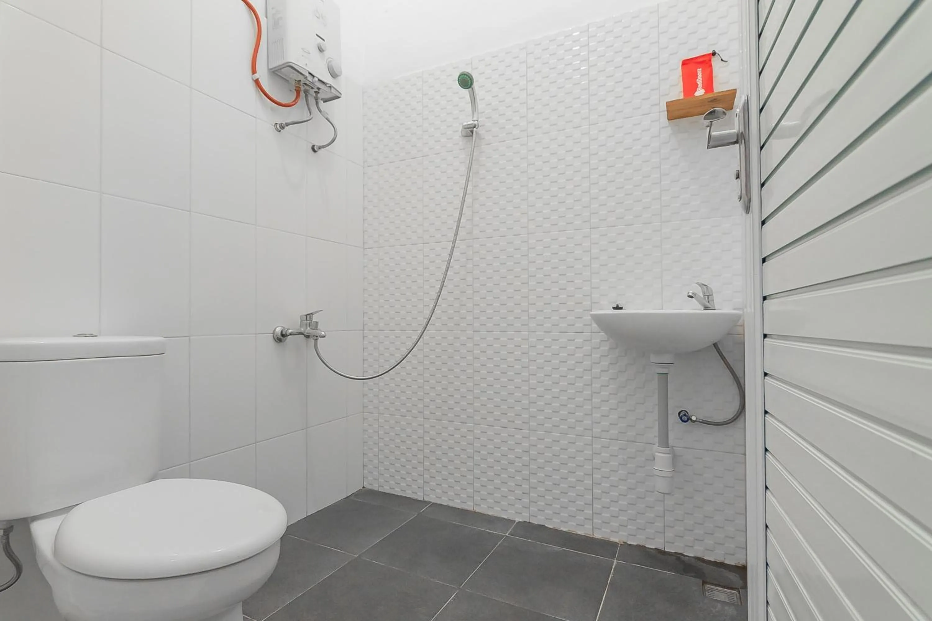 Bathroom in RedDoorz near Alun-Alun Garut