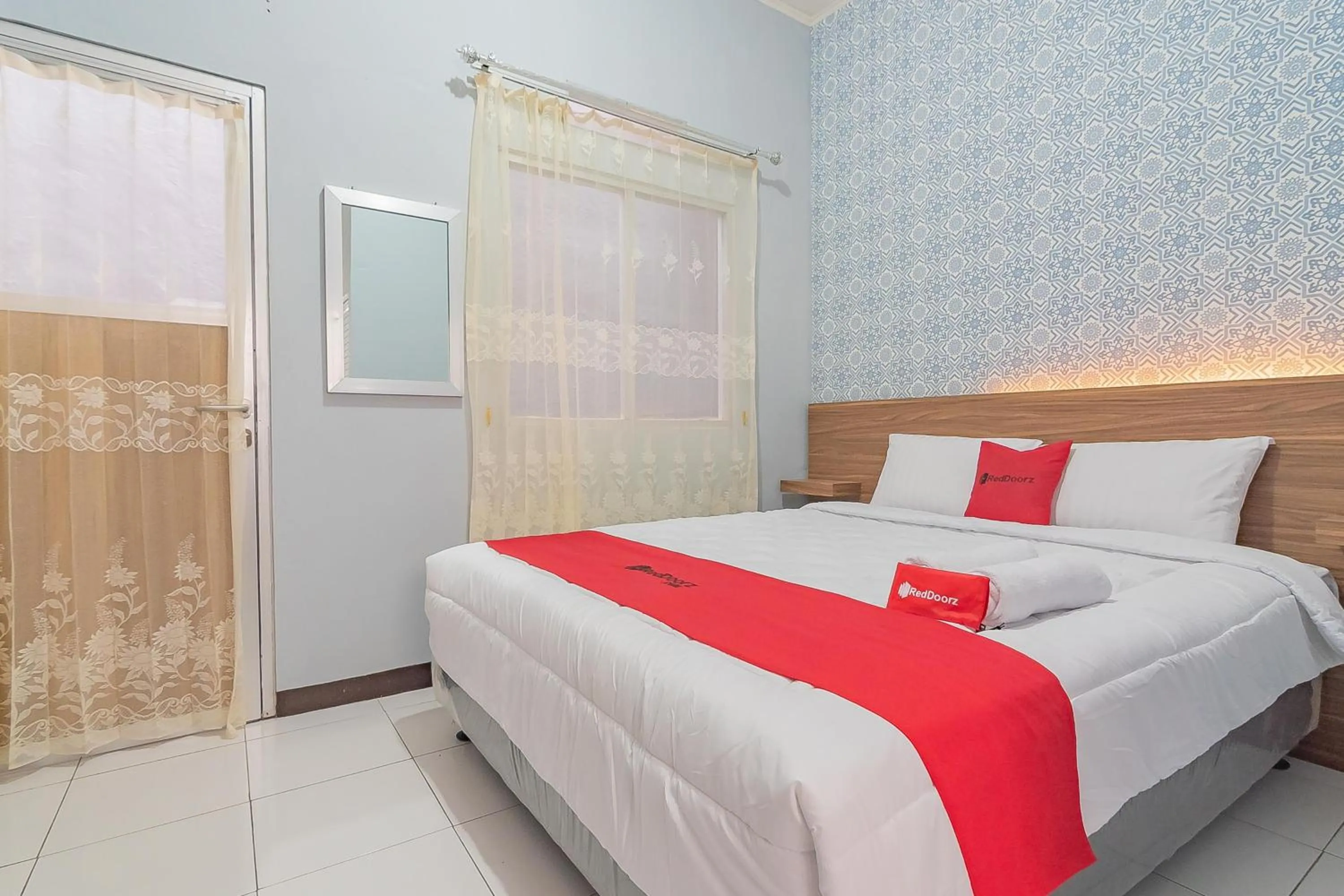 Bedroom, Bed in RedDoorz near Alun-Alun Garut