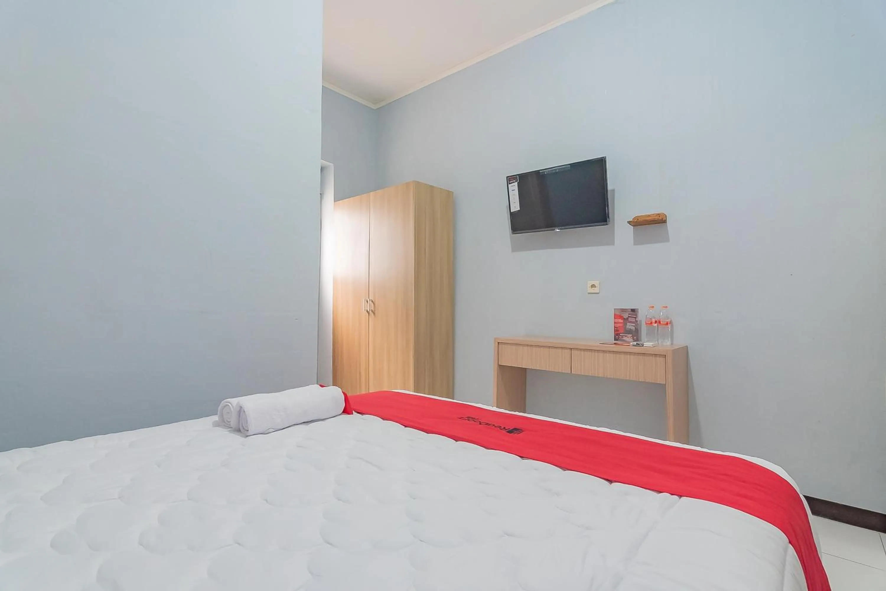 Bed in RedDoorz near Alun-Alun Garut