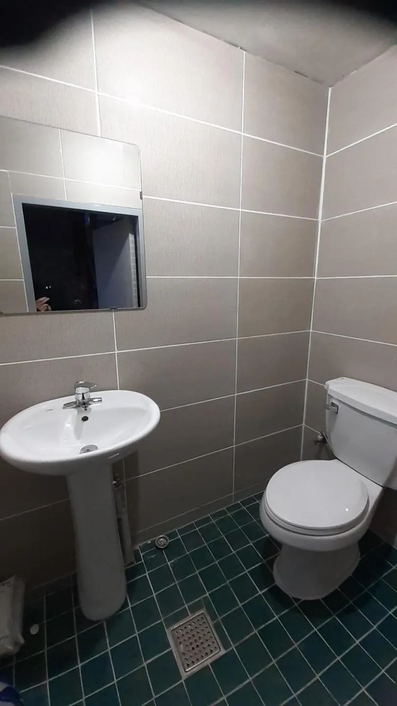 Toilet in Dasanbang Pension