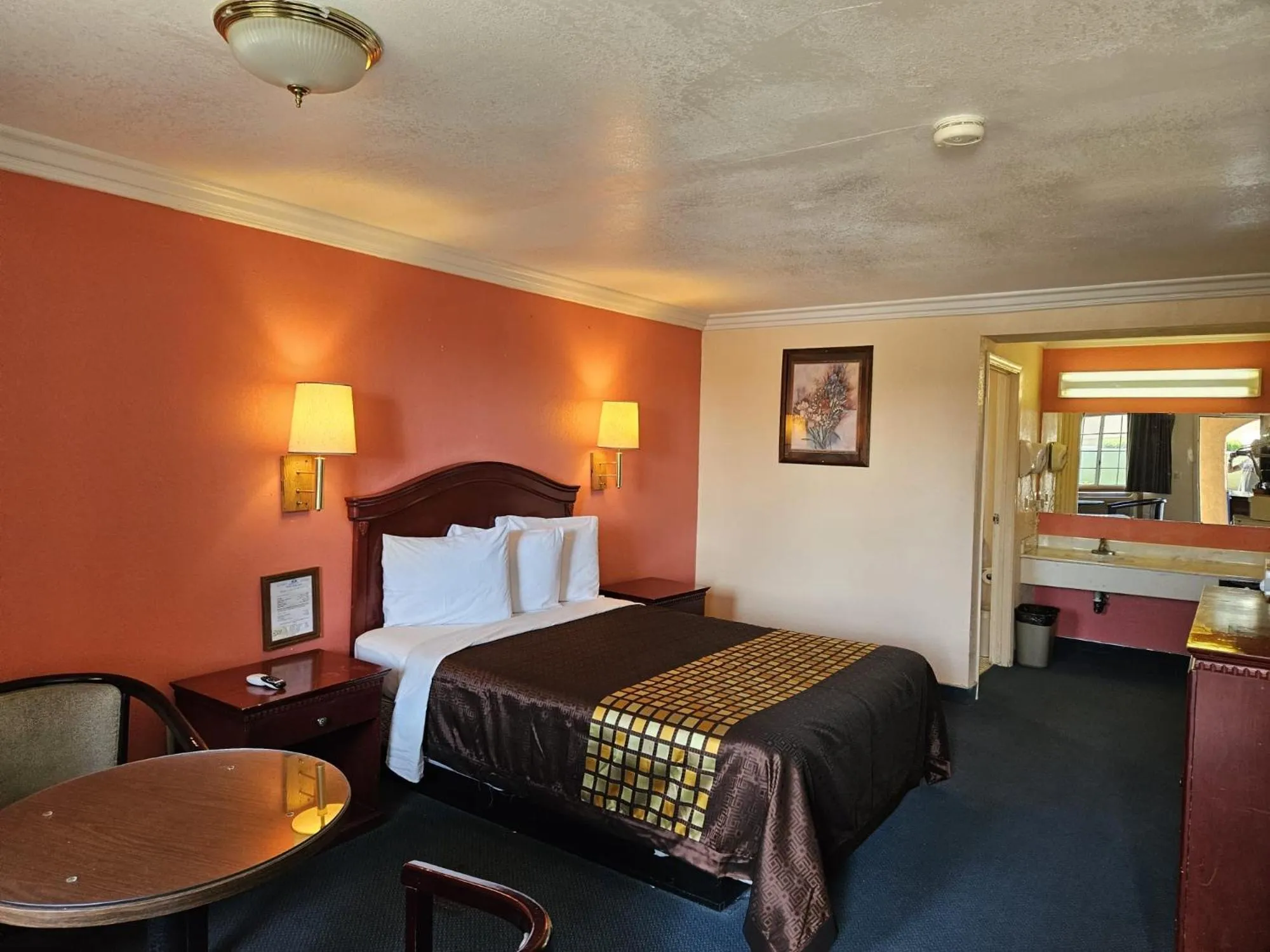 Bedroom in Americas Best Value Inn-Mojave
