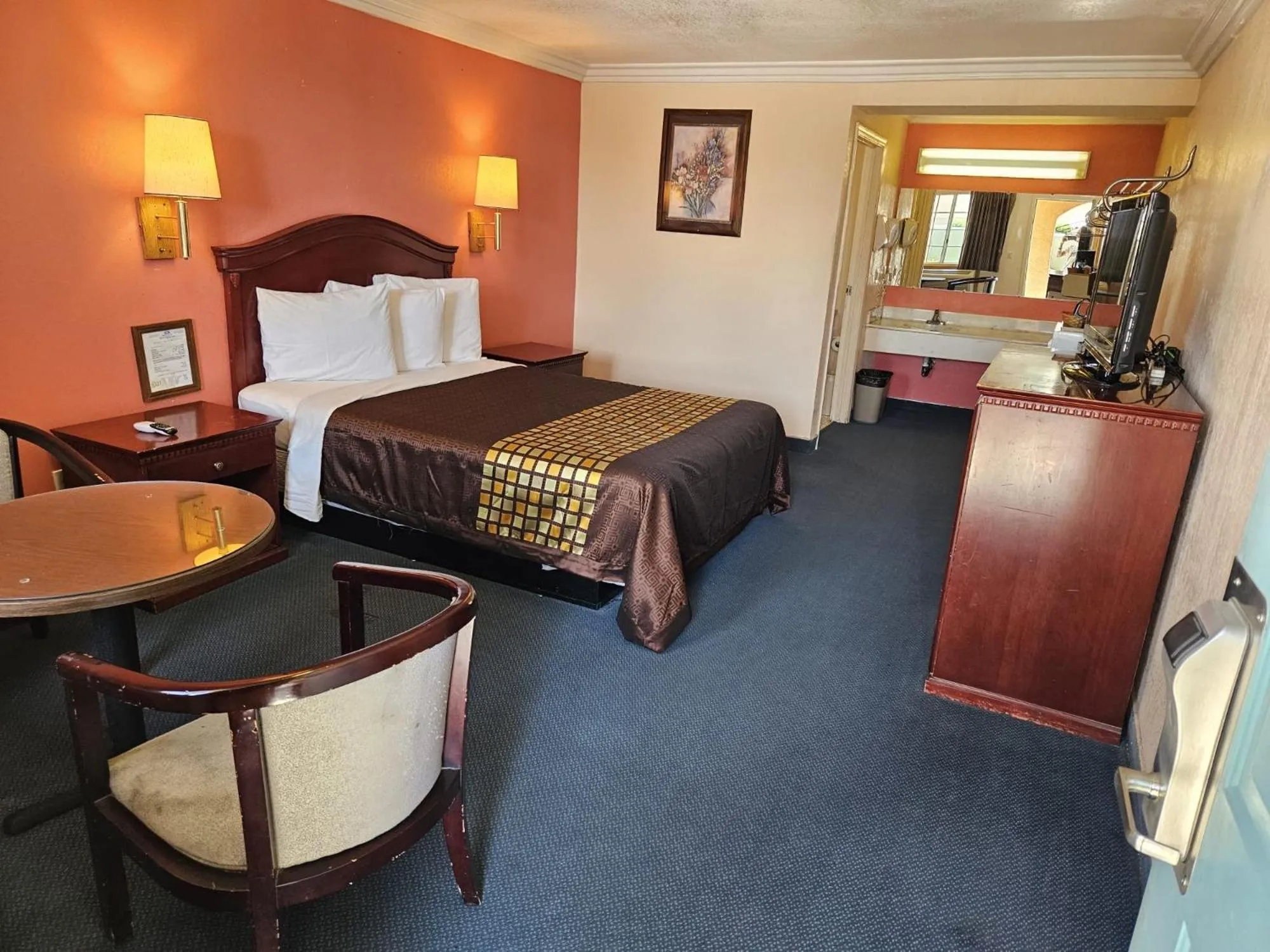 Photo of the whole room in Americas Best Value Inn-Mojave