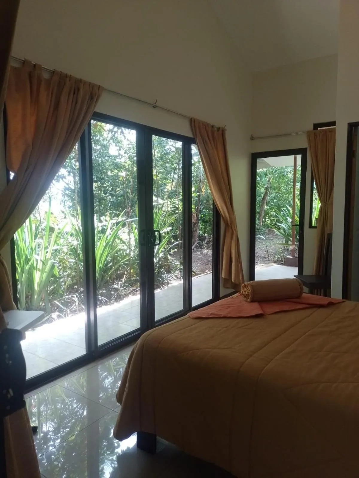 Bed in Hotel San Rafael Ecolodge