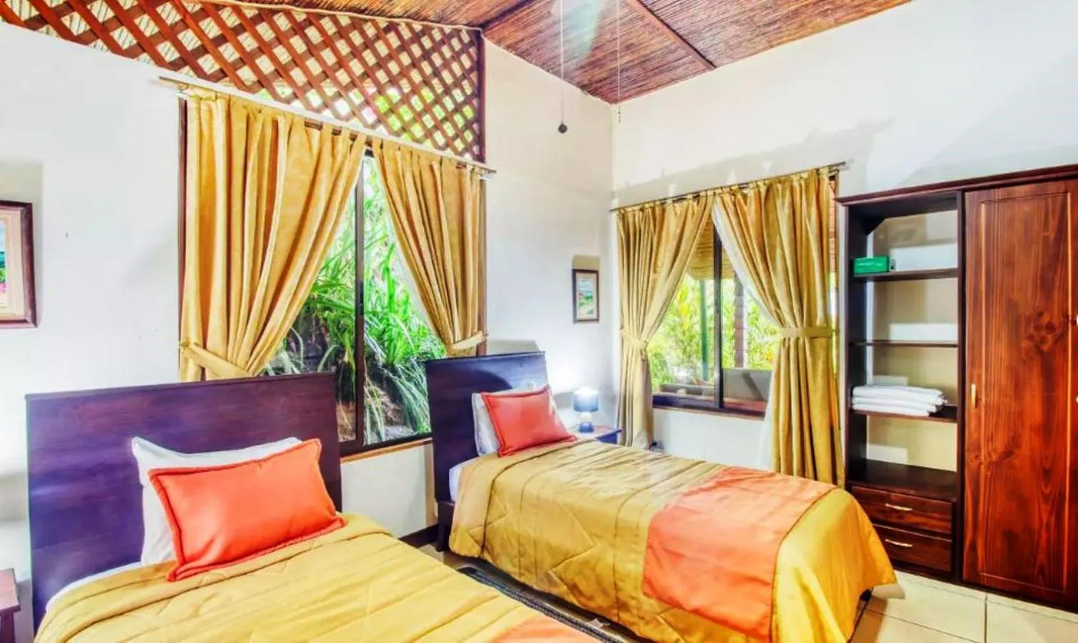 Bed in Hotel San Rafael Ecolodge