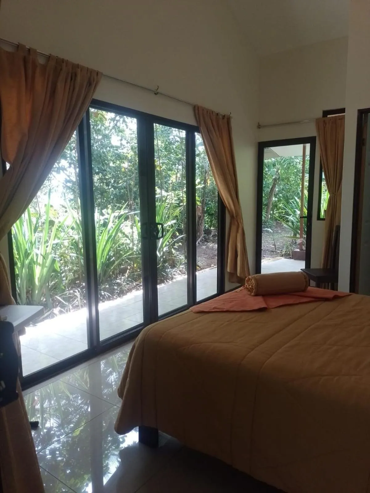 Bed in Hotel San Rafael Ecolodge