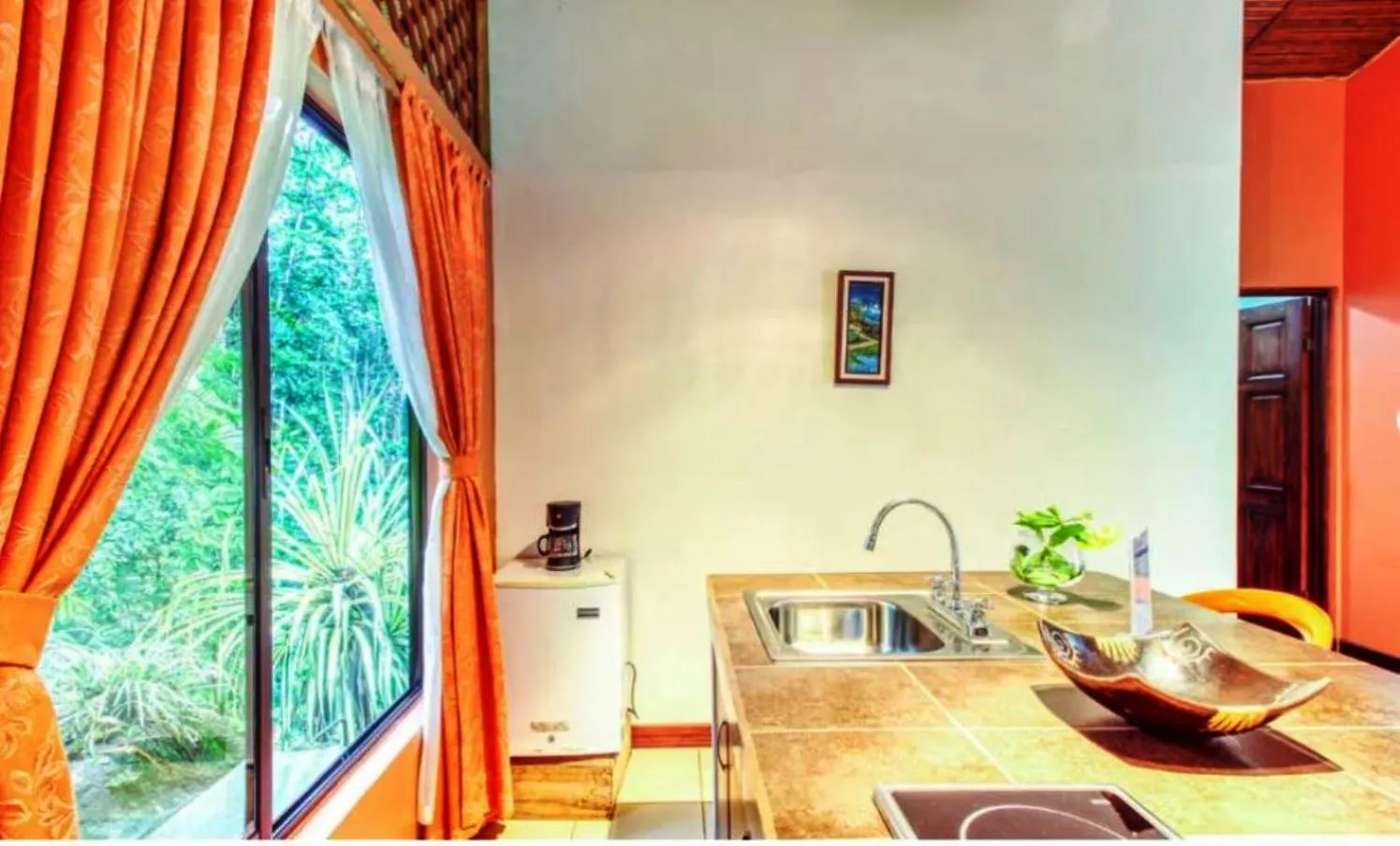 Kitchen or kitchenette in Hotel San Rafael Ecolodge