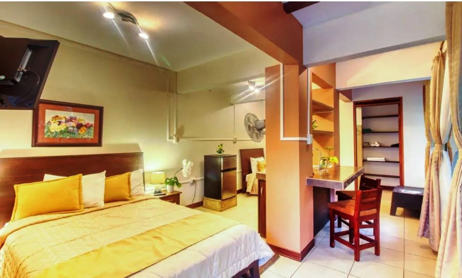 Photo of the whole room, Bed in Hotel San Rafael Ecolodge