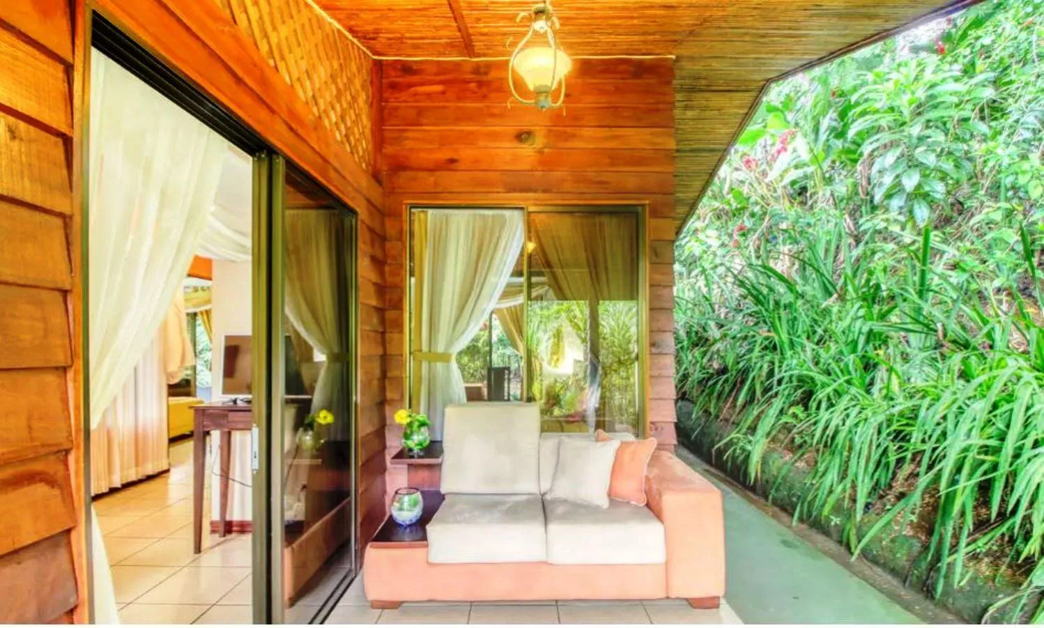 Living room in Hotel San Rafael Ecolodge