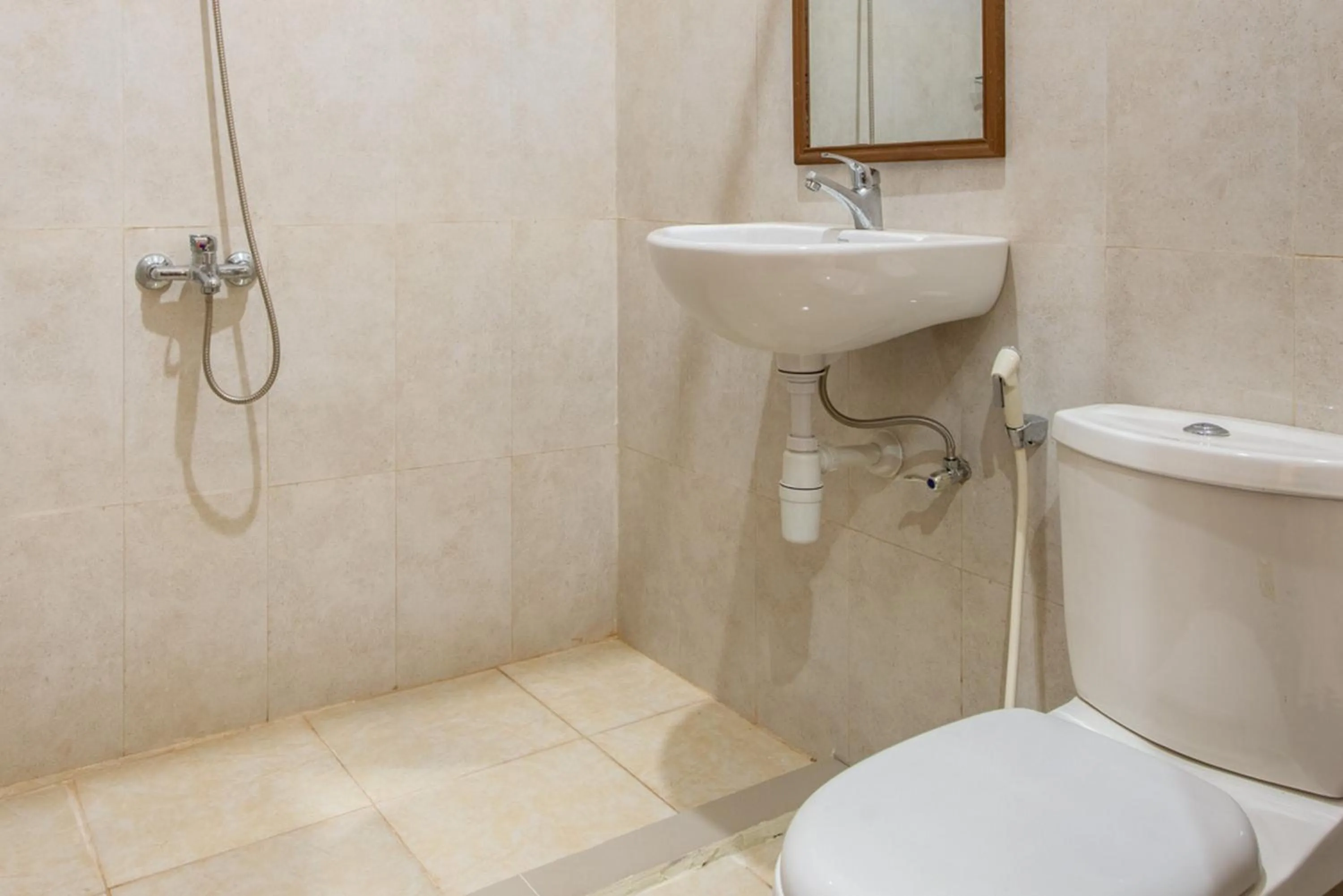 RedDoorz Plus near Balai Kota Batu 2