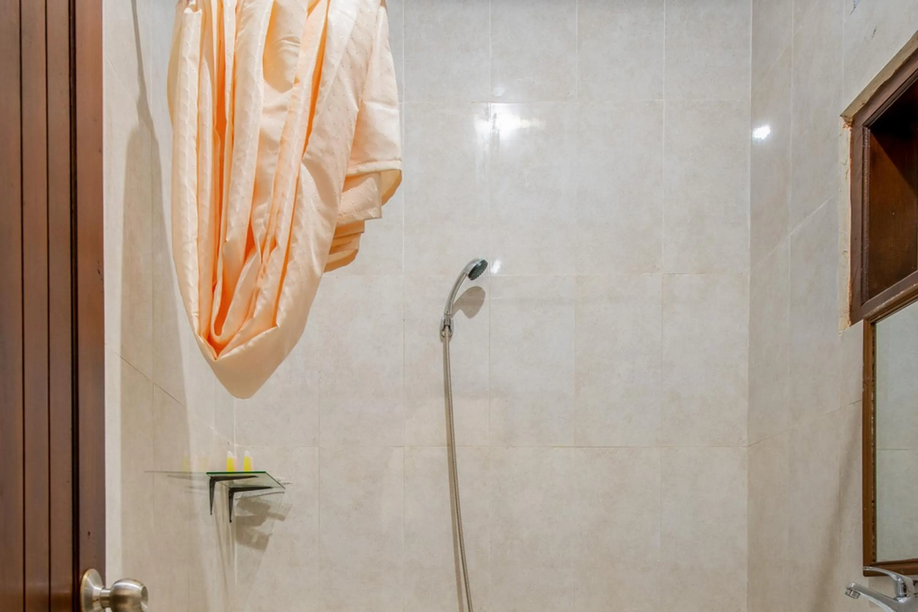 RedDoorz Plus near Balai Kota Batu 2