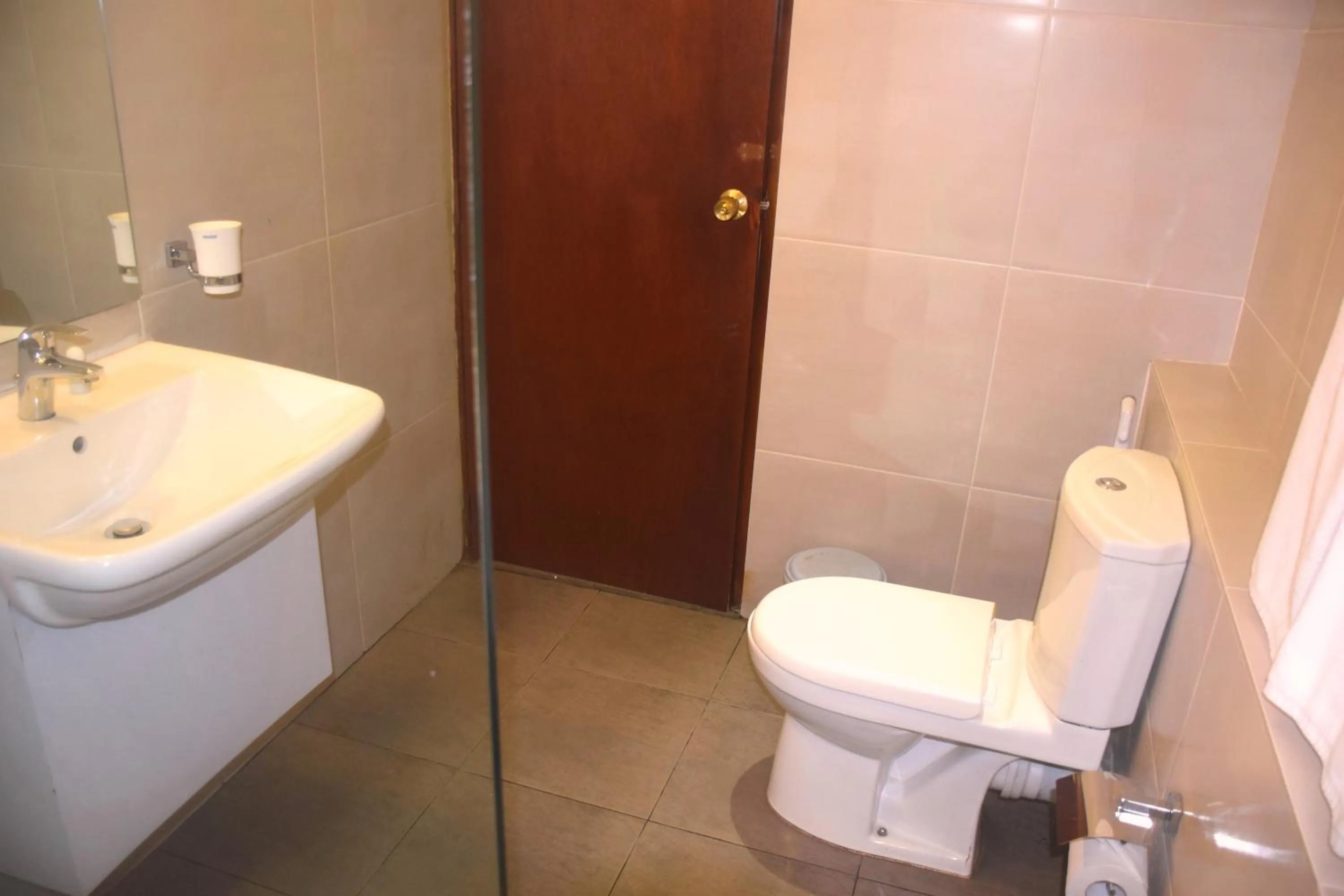 Bathroom in Ramadia Ran Mal Holiday Resort