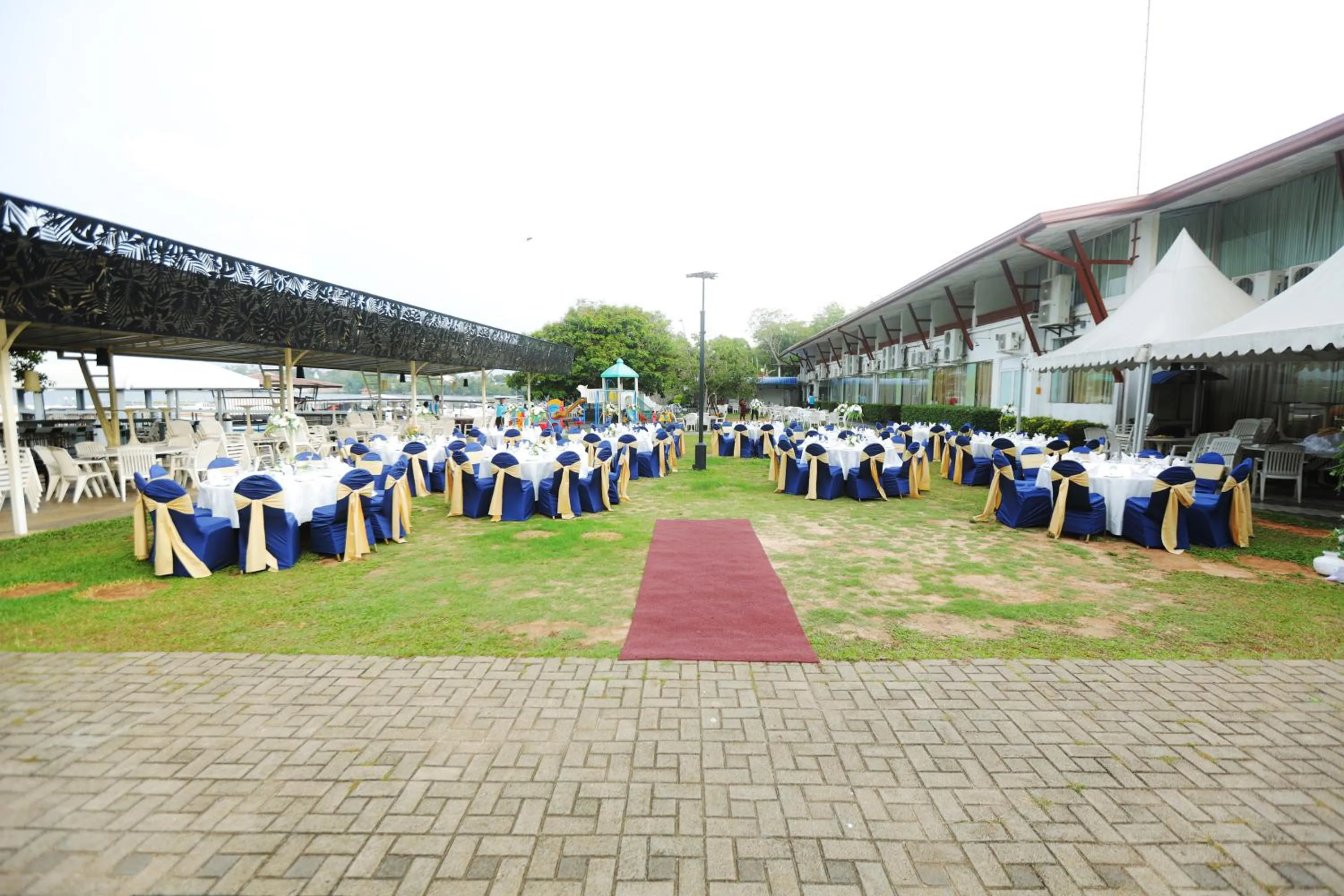 Restaurant/places to eat in Ramadia Ran Mal Holiday Resort