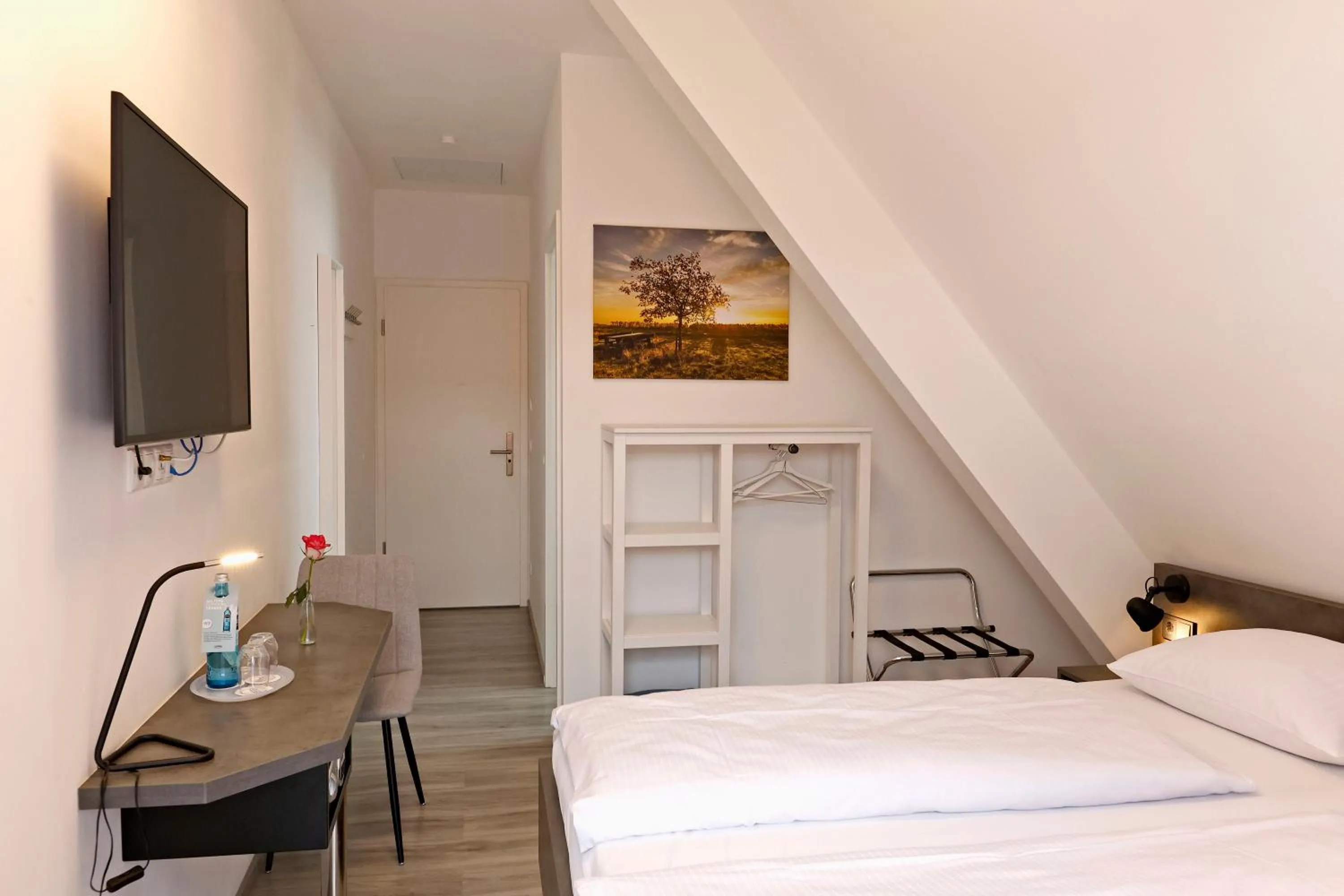 TV and multimedia, Bed in Vinotel Weinstrasse