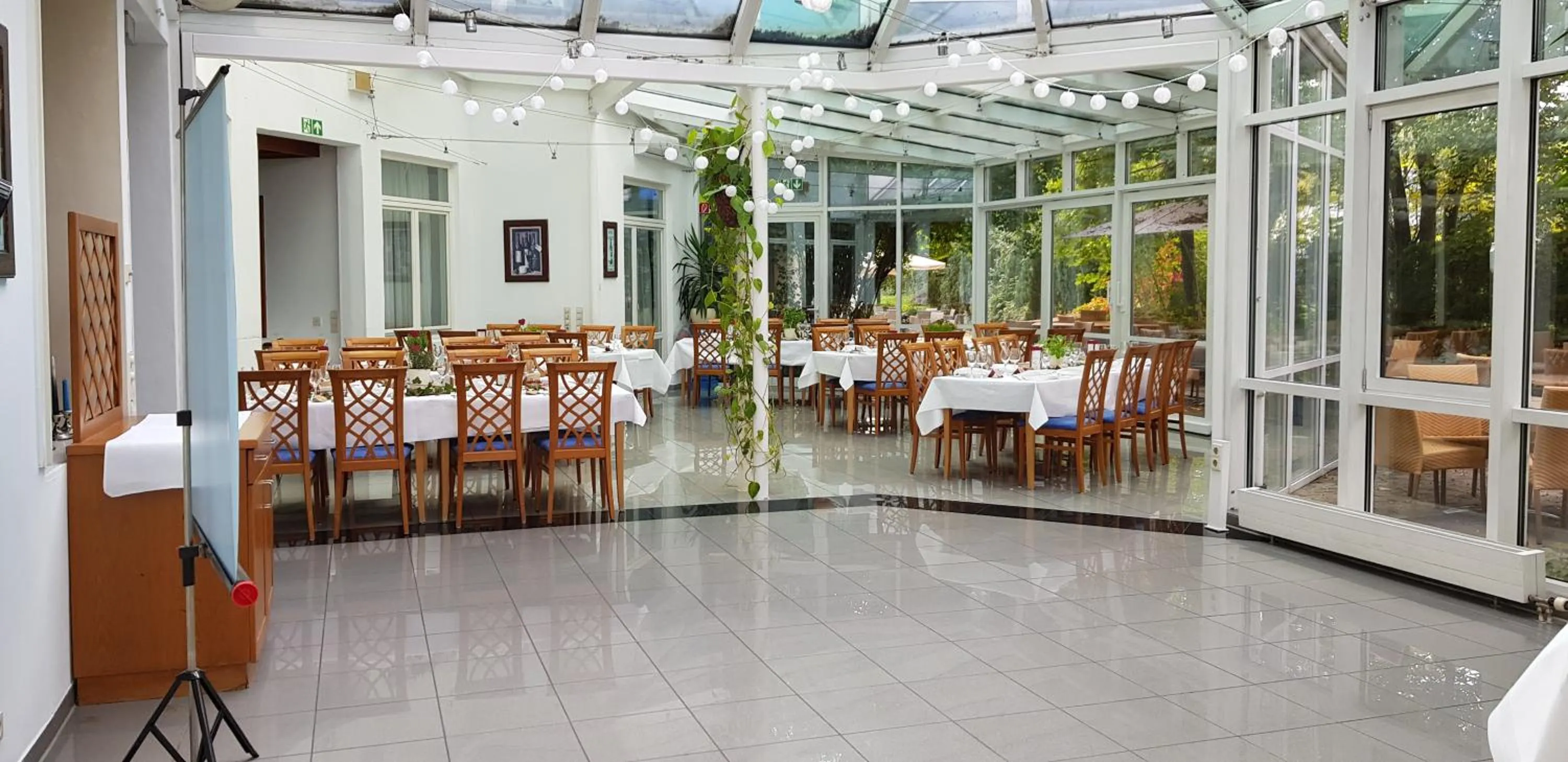 Restaurant/places to eat in Albhotel Fortuna