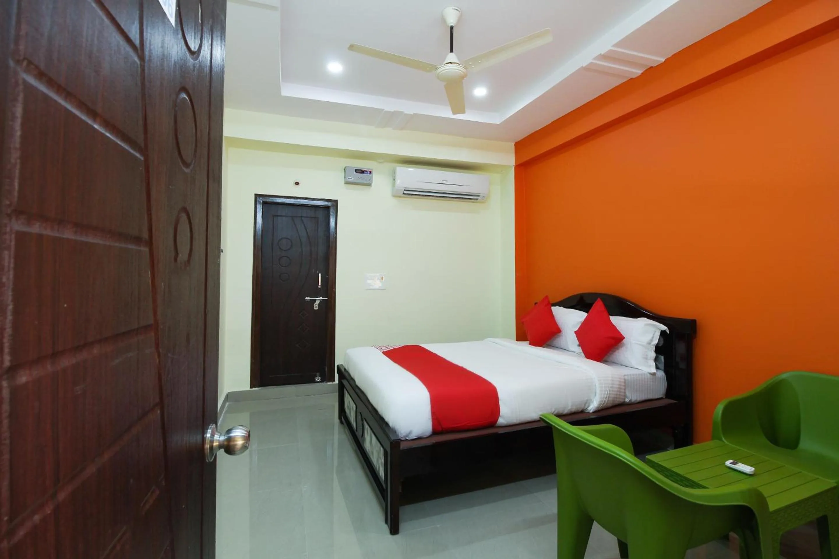 Bedroom, Bed in Hotel O S V Residency