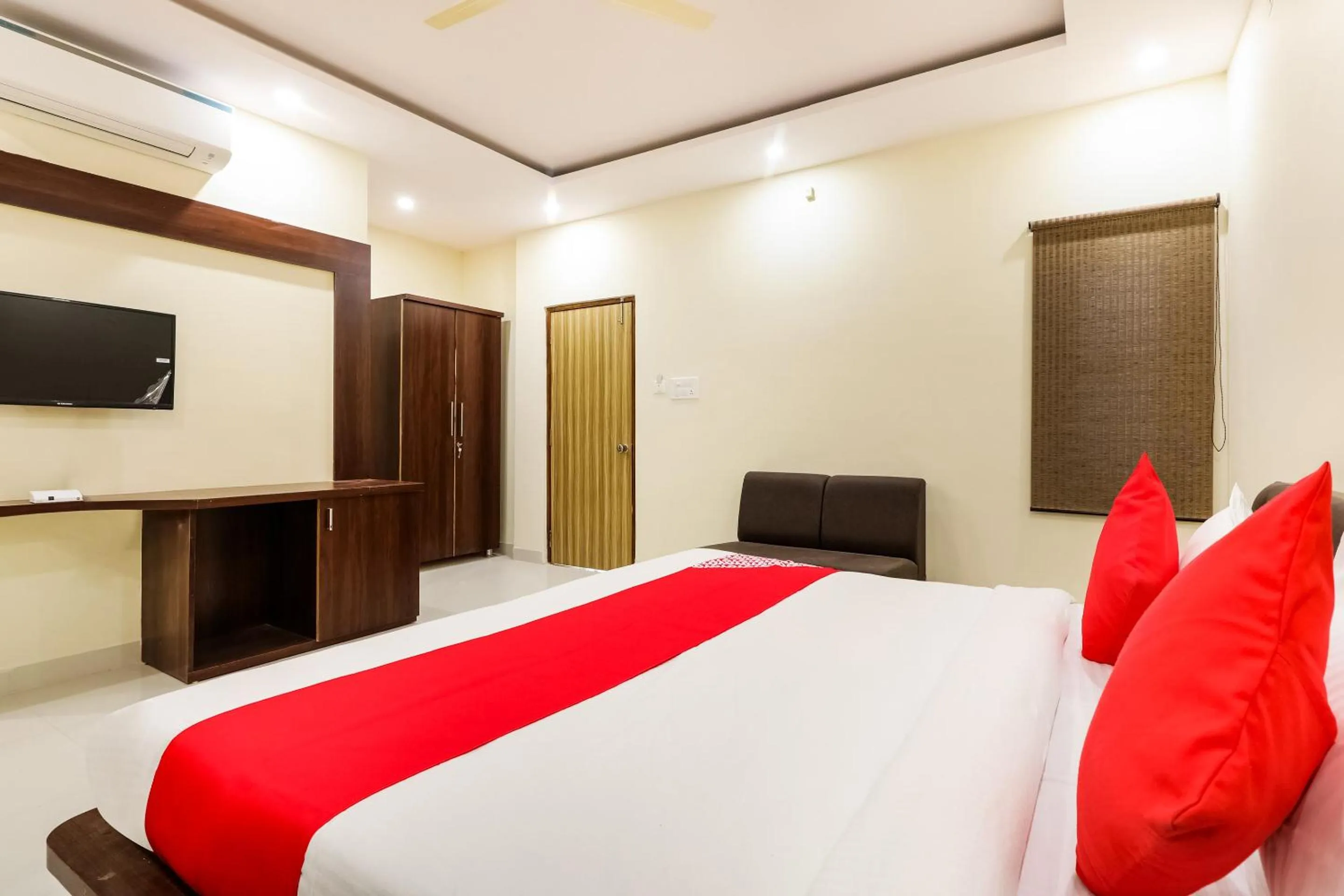 Bedroom, Bed in Hotel O Yuvan