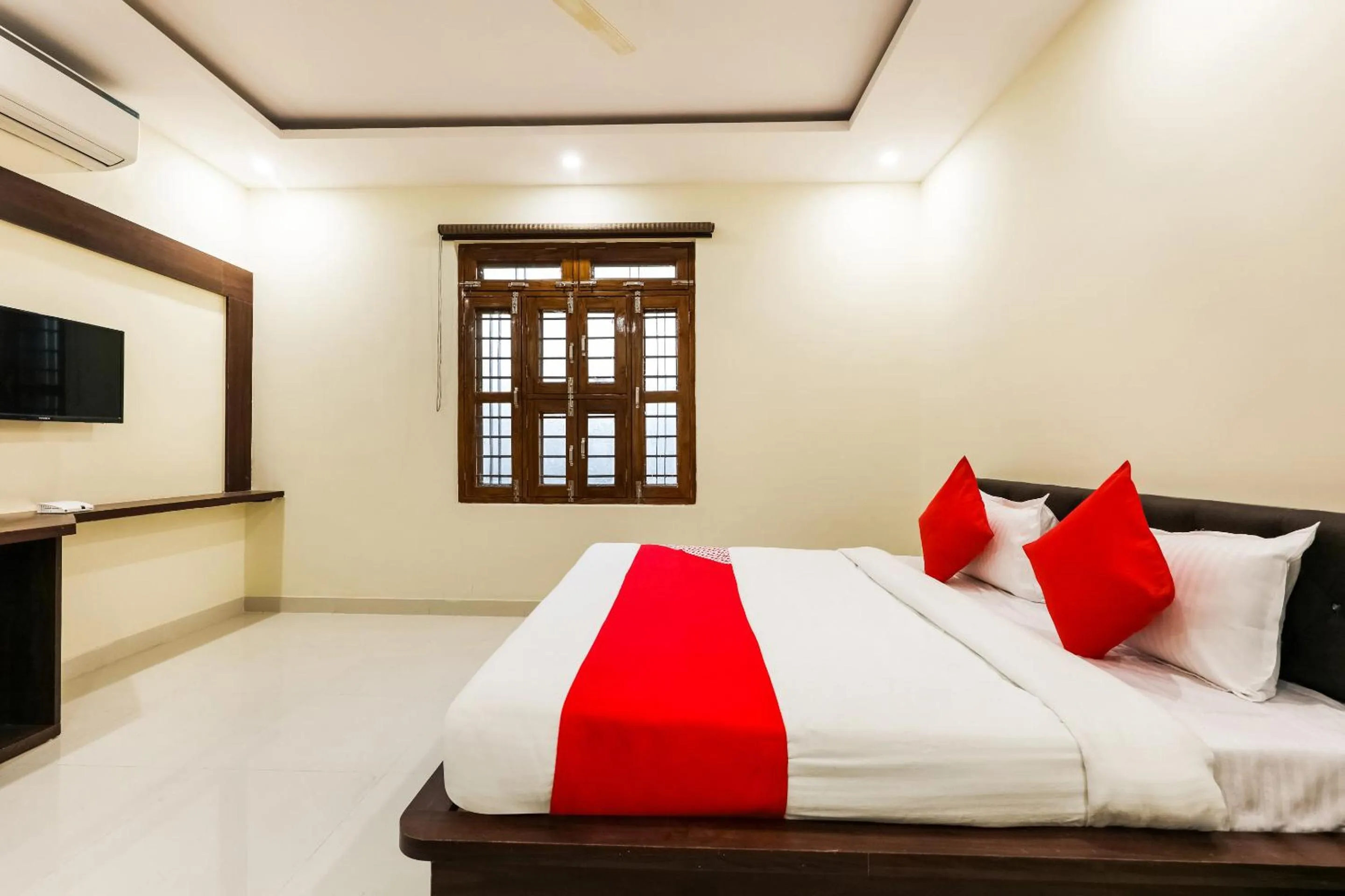 Bedroom, Bed in Hotel O Yuvan