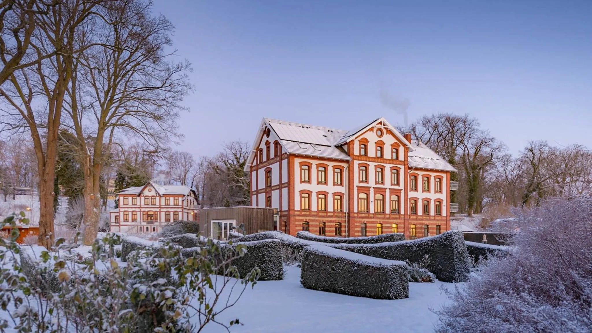 Property building in Hotel Am Tiefwarensee