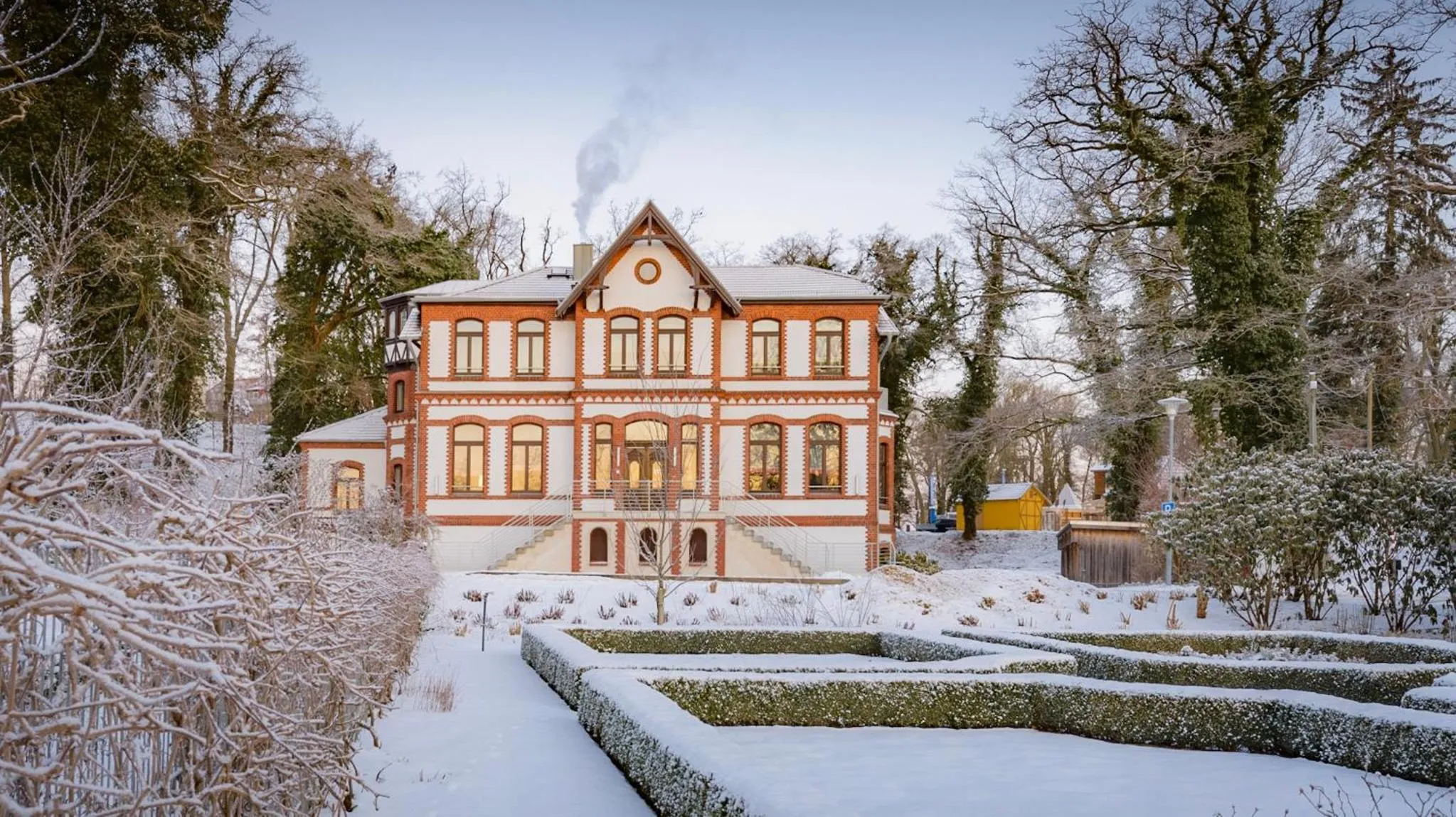 Property building in Hotel Am Tiefwarensee