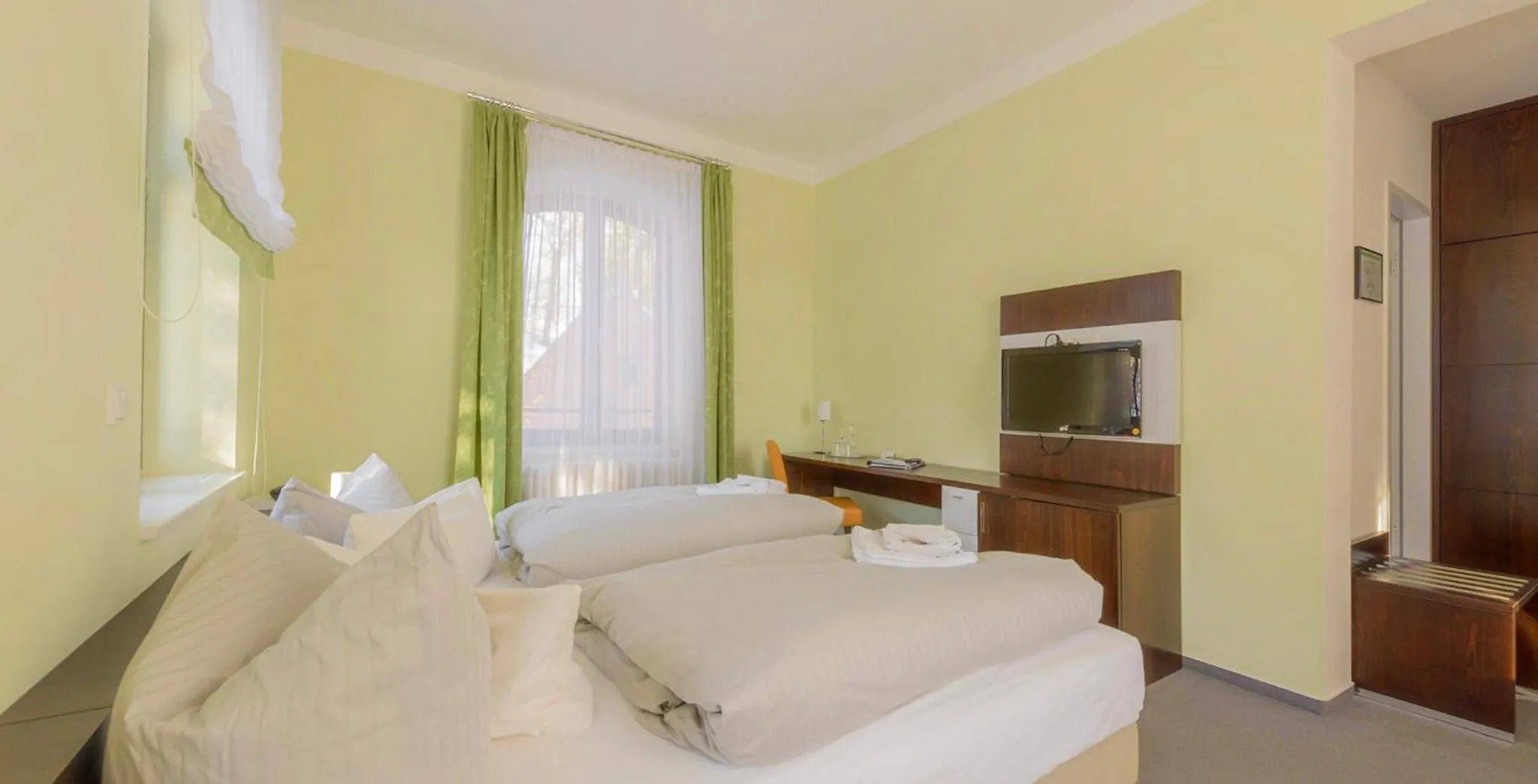 Photo of the whole room, Bed in Hotel Am Tiefwarensee