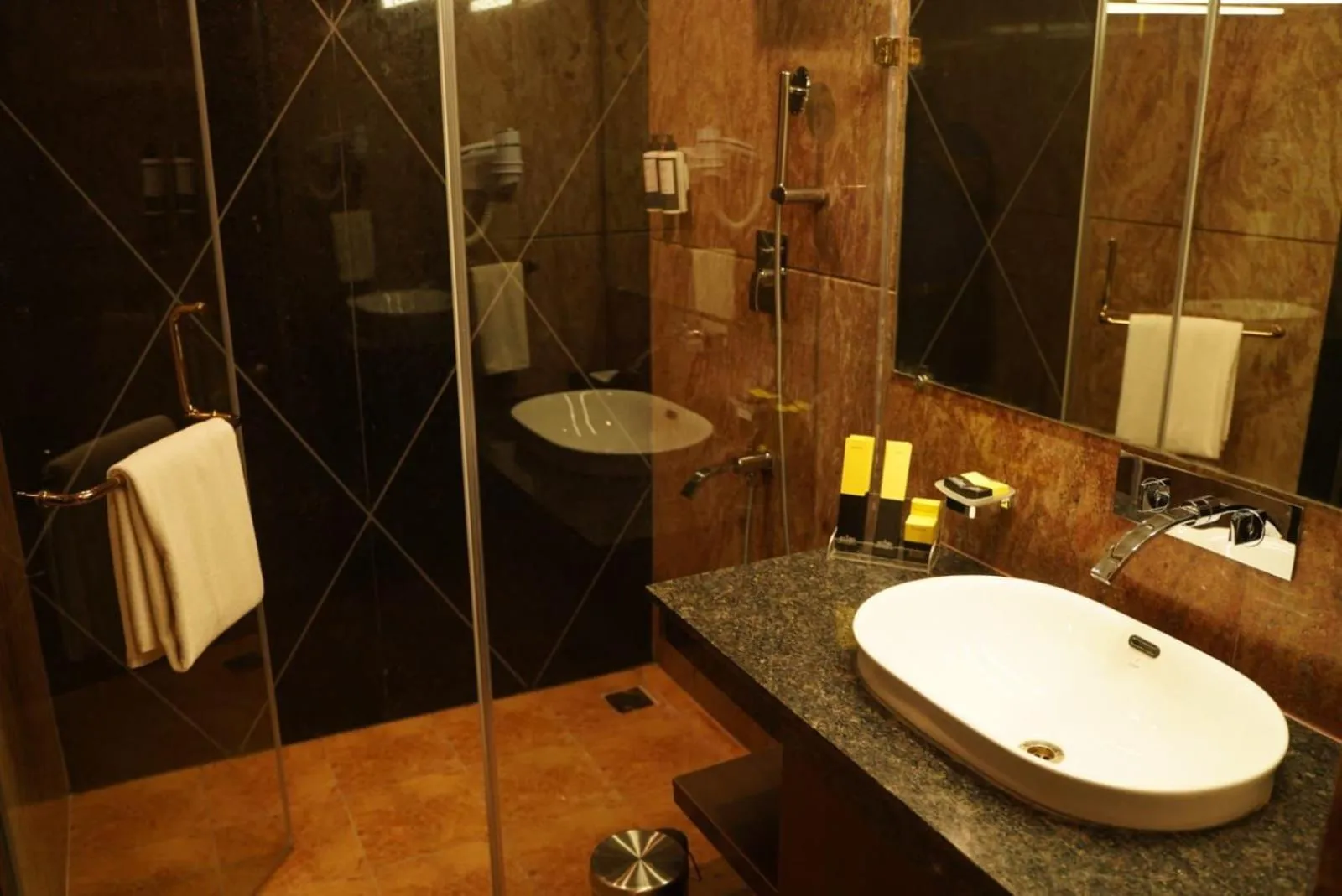 Shower in Accord Chrome