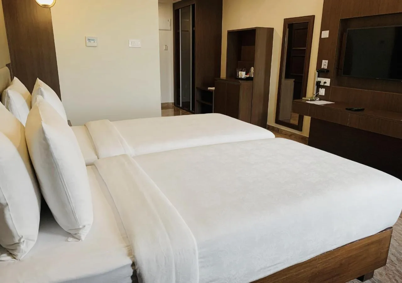 Bedroom, Bed in Accord Chrome