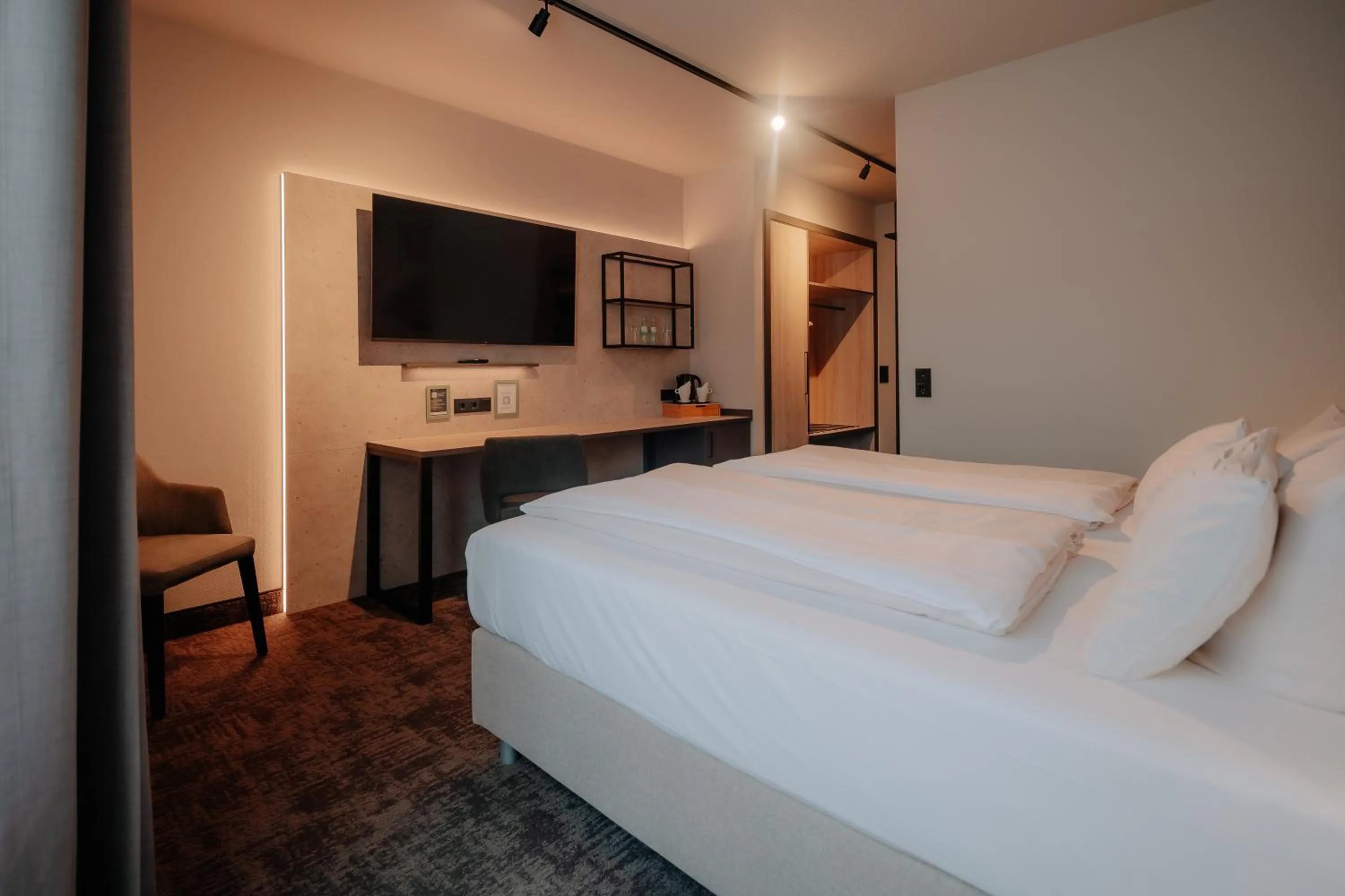 TV and multimedia, Bed in Parkhotel Papenburg by Hackmann