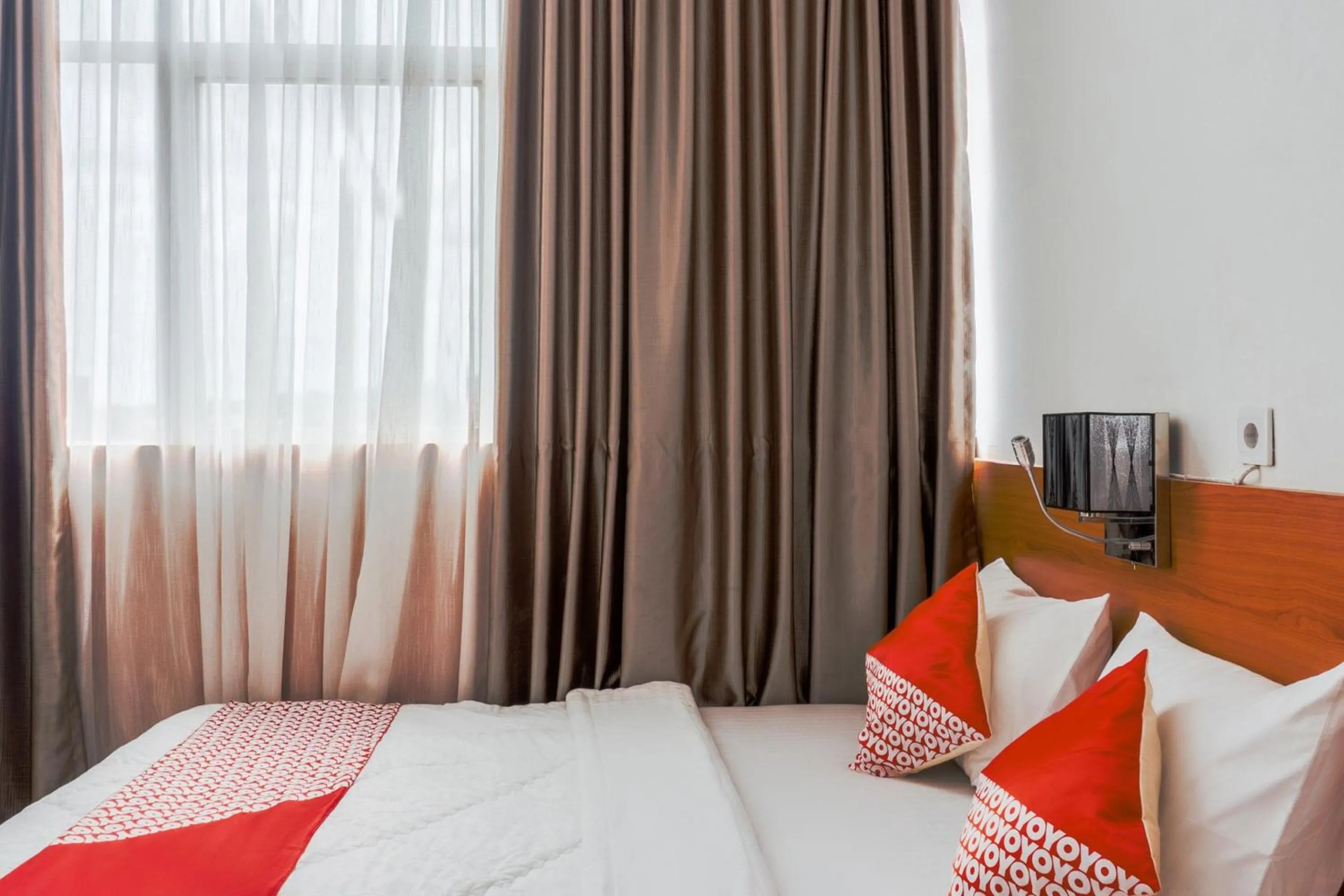 Bedroom, Bed in Hotel O Mandiri Guest House Syariah