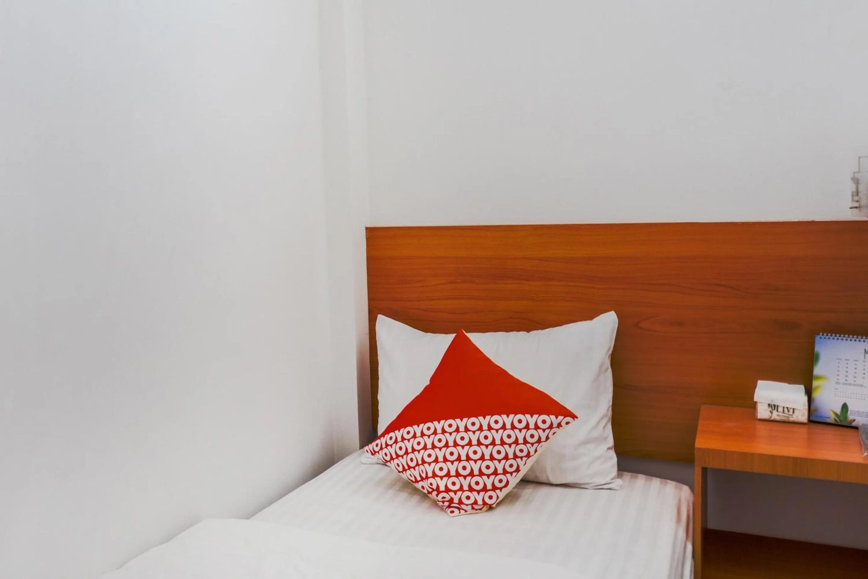 Bedroom, Bed in Hotel O Mandiri Guest House Syariah
