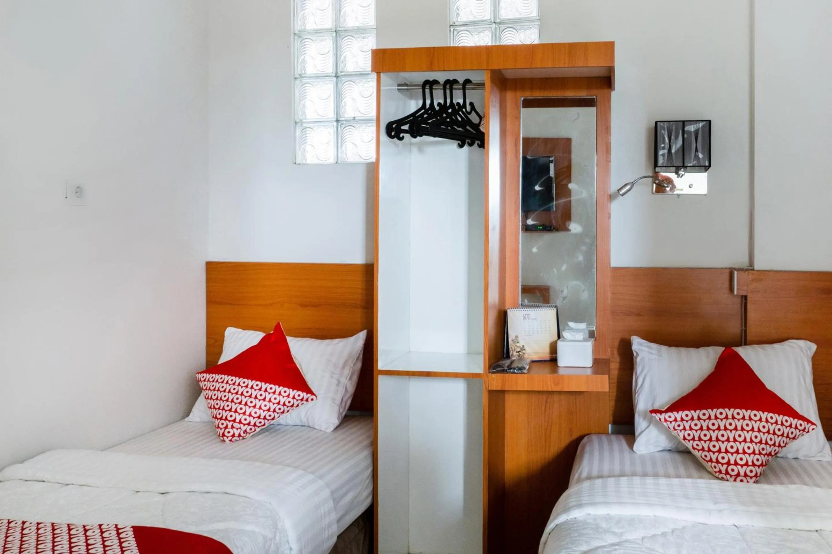 Bedroom, Bed in Hotel O Mandiri Guest House Syariah