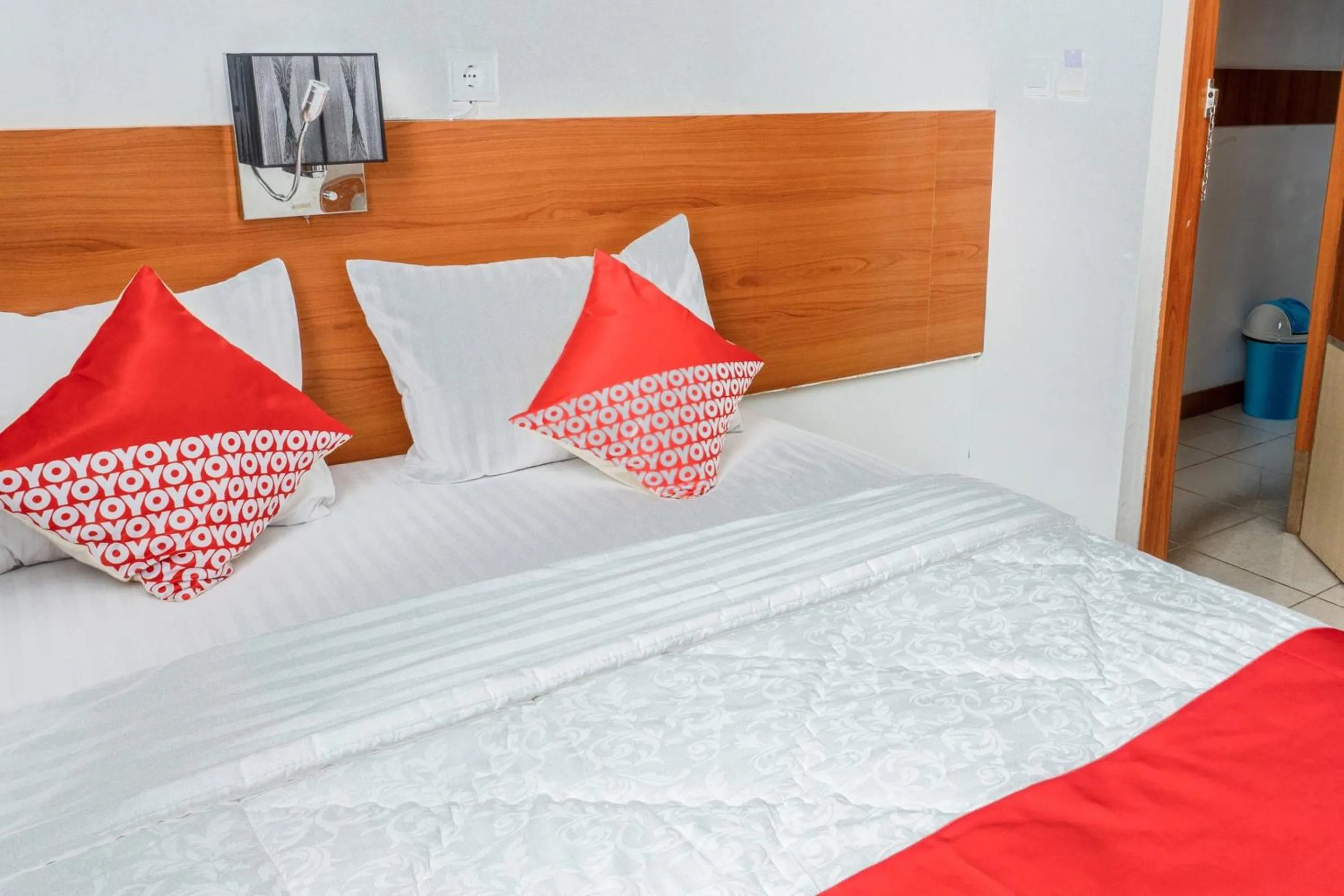 Bedroom, Bed in Hotel O Mandiri Guest House Syariah