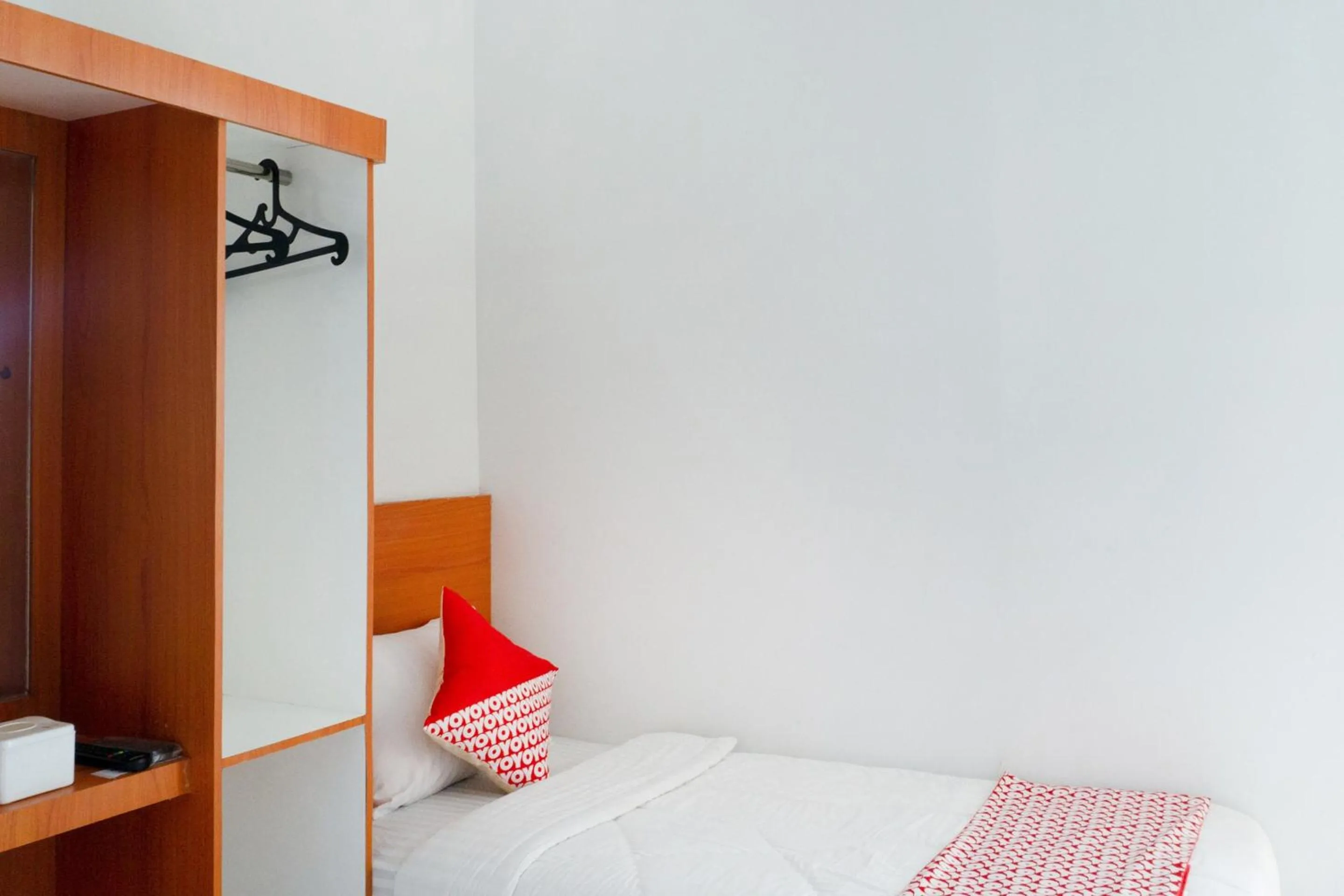 Bedroom, Bed in Hotel O Mandiri Guest House Syariah