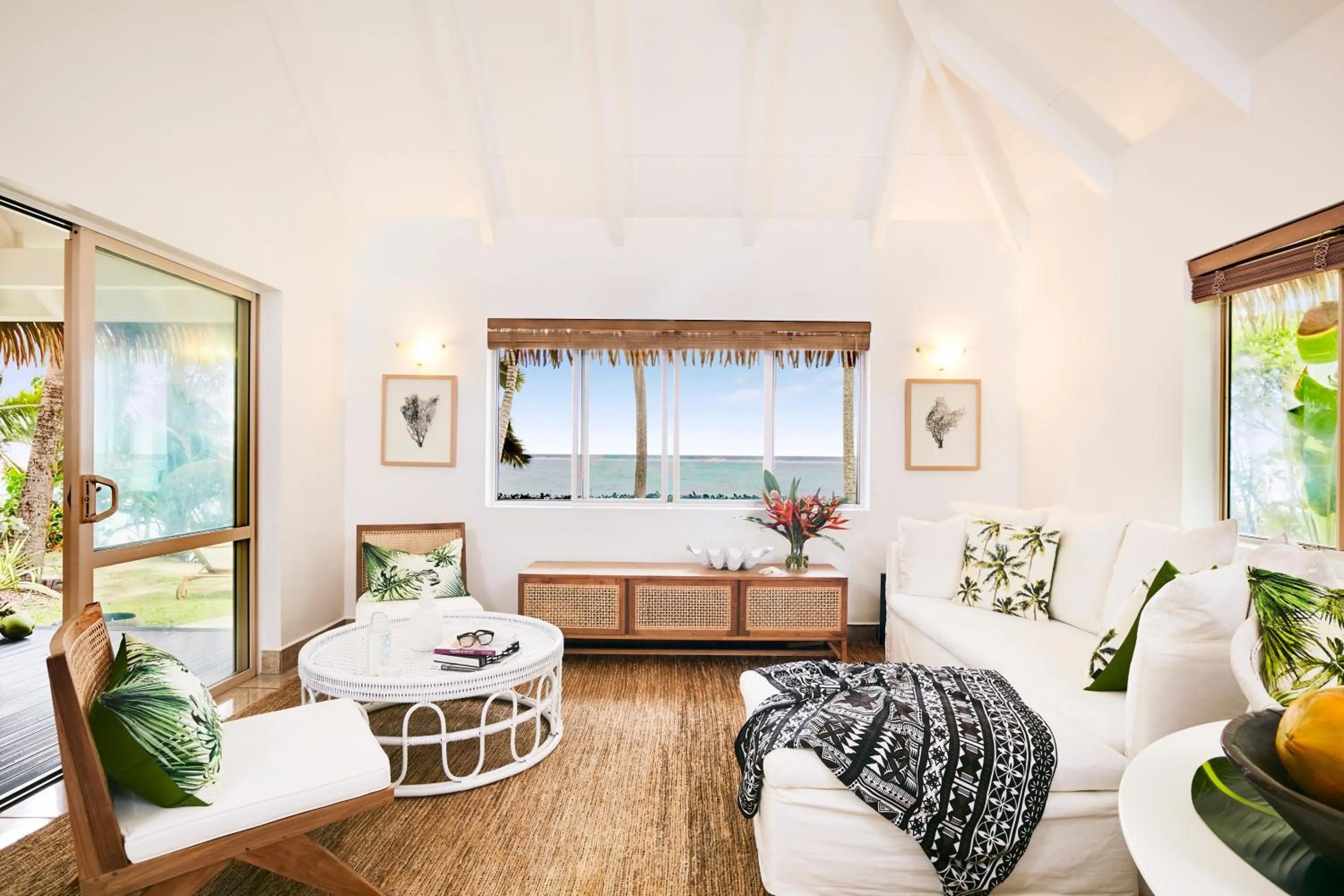 Motu Beachfront Art Villas