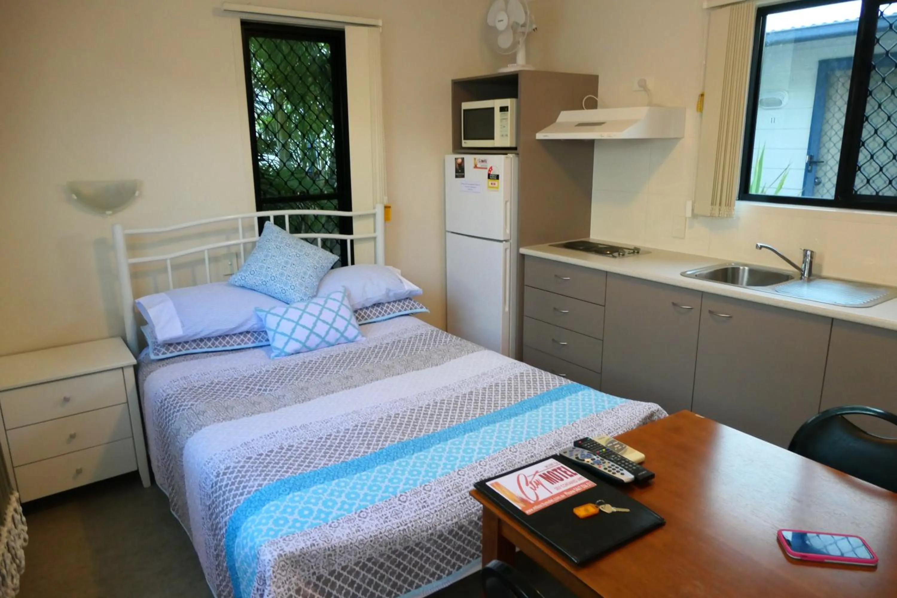 Bed in Mt Isa City Motel