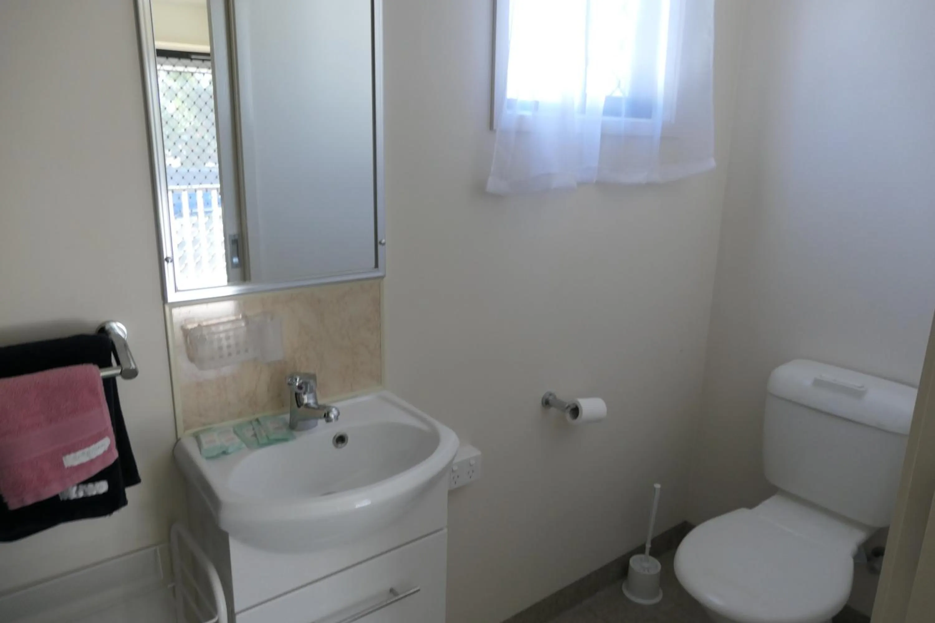 Toilet in Mt Isa City Motel