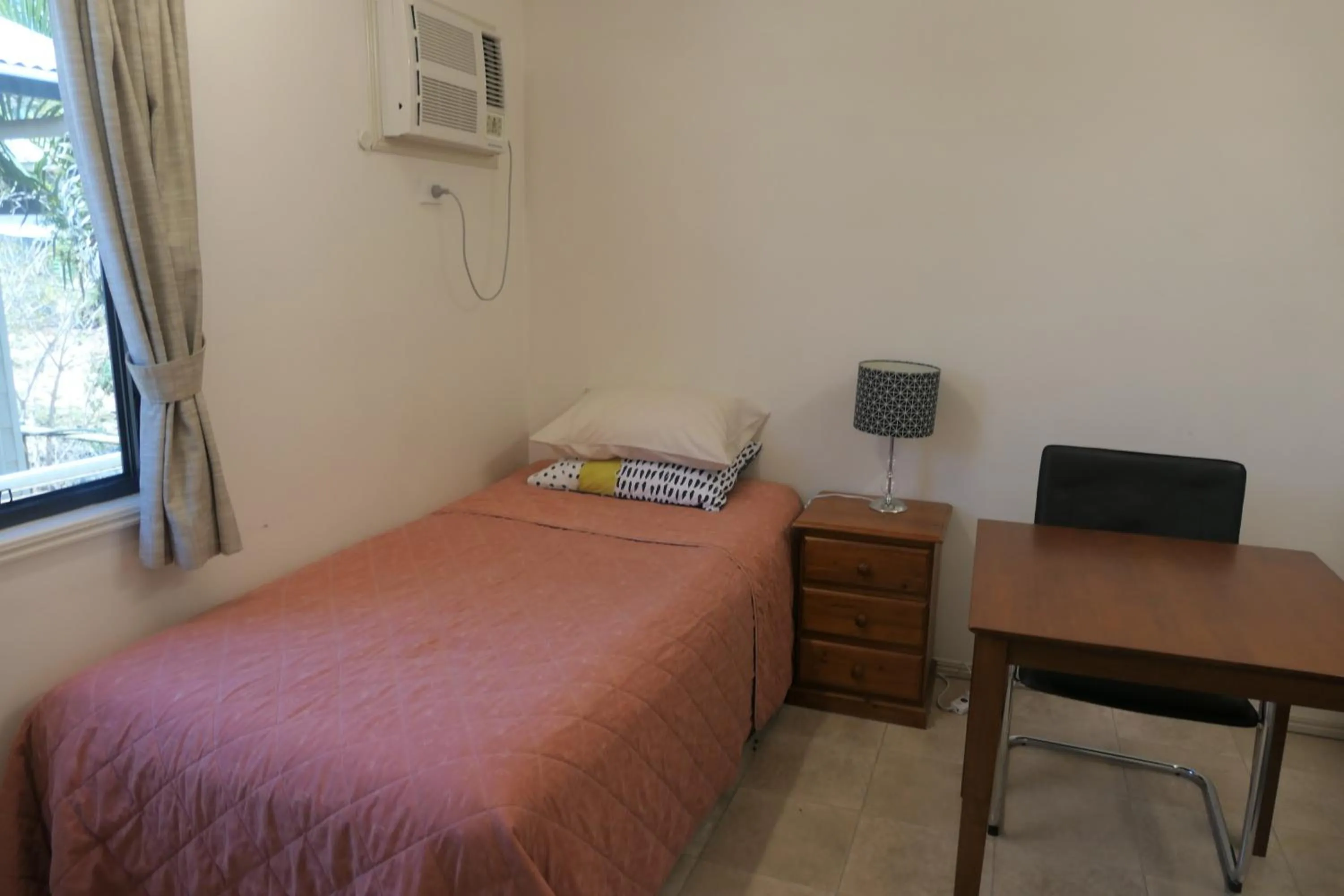 Bed in Mt Isa City Motel