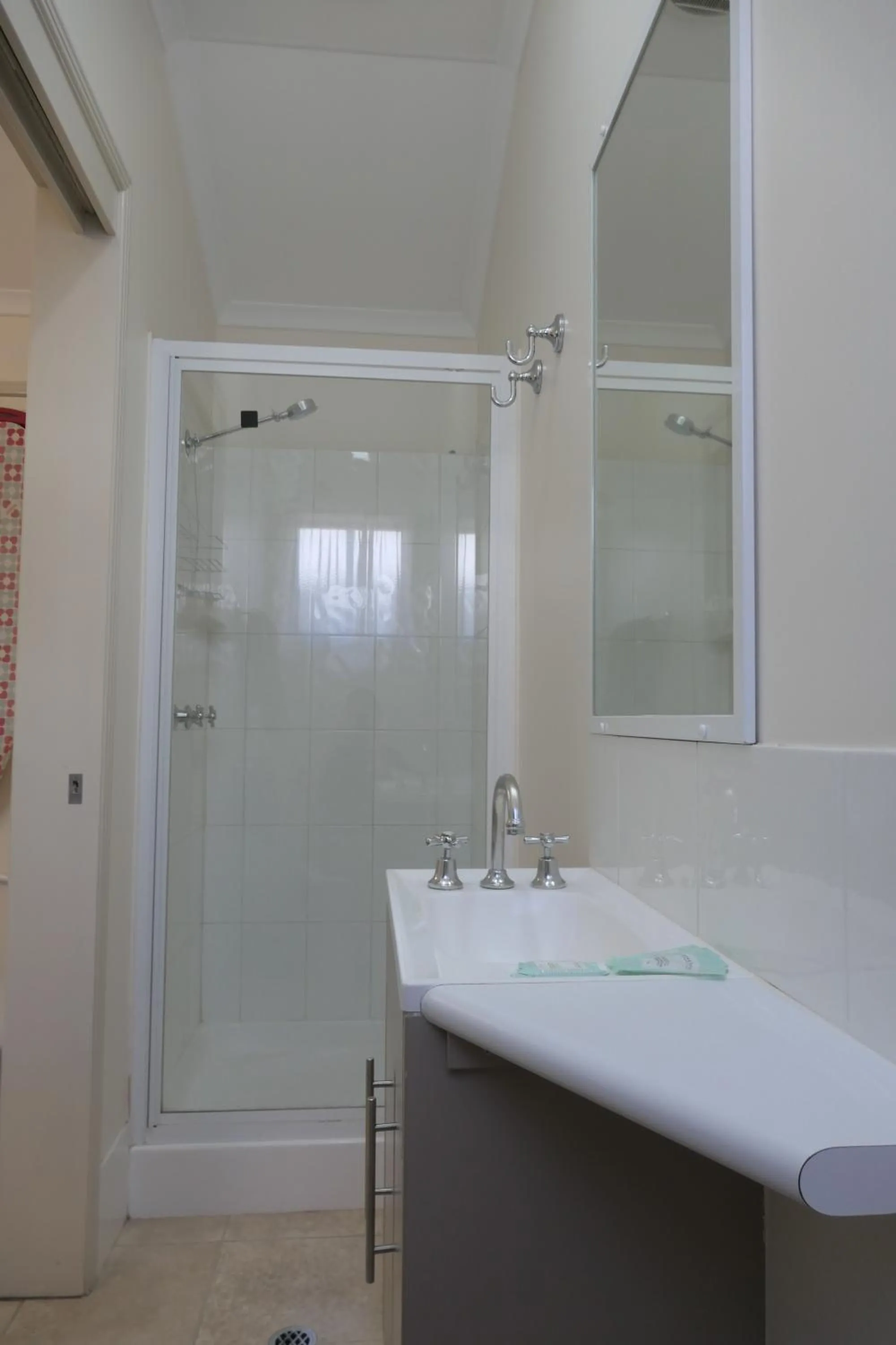 Shower in Mt Isa City Motel