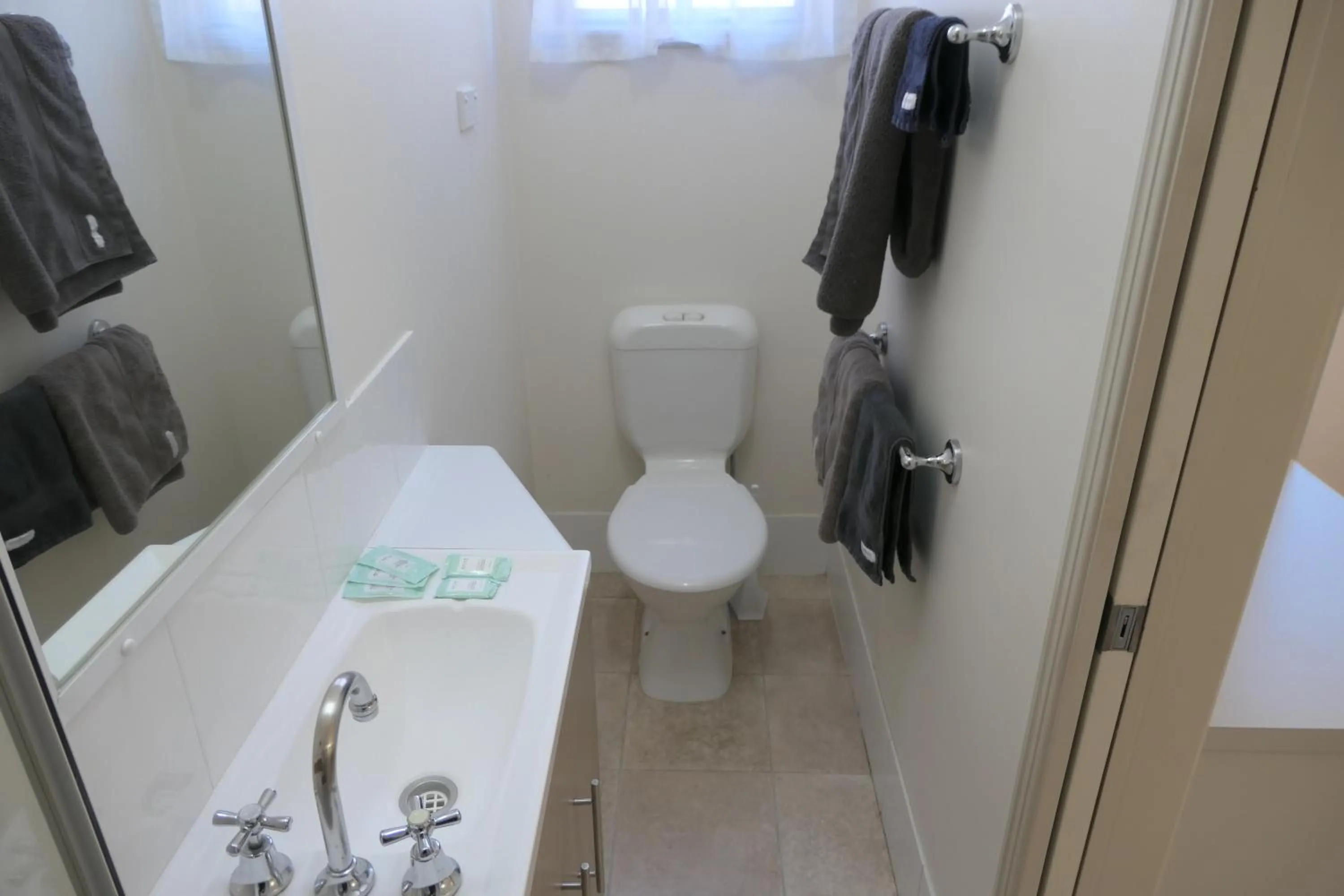 Toilet in Mt Isa City Motel