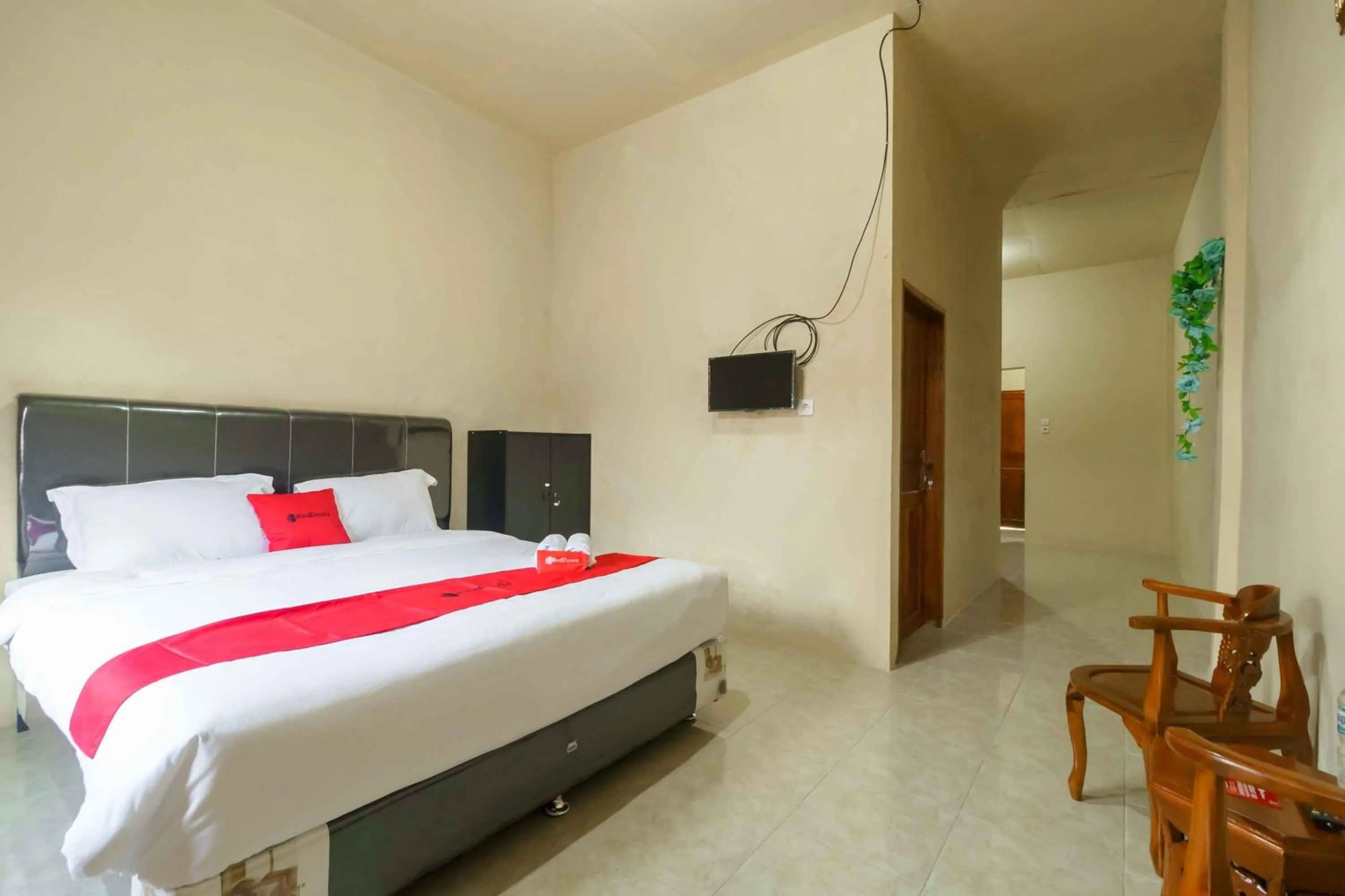 Bed in RedDoorz near Bukit Kubu Berastagi