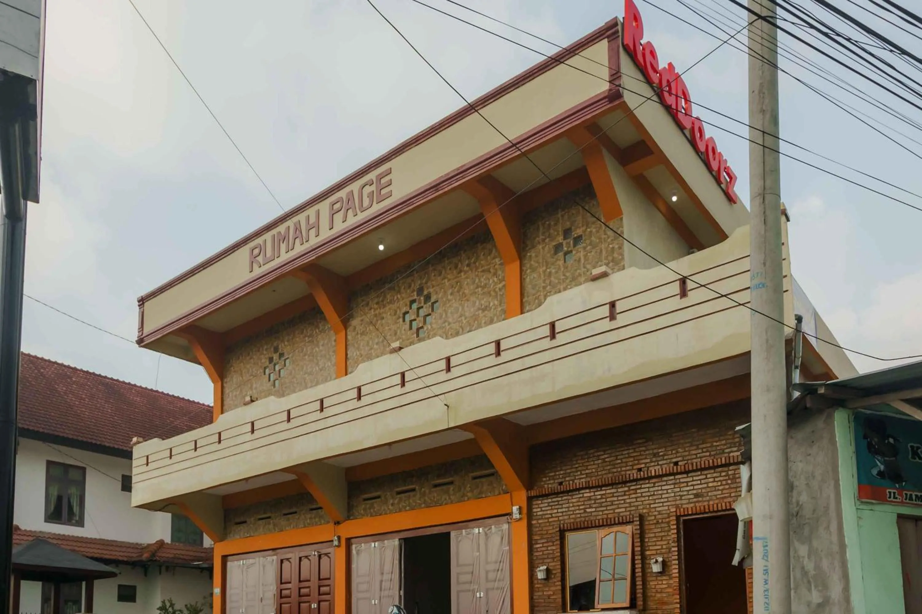 Property logo or sign in RedDoorz near Bukit Kubu Berastagi