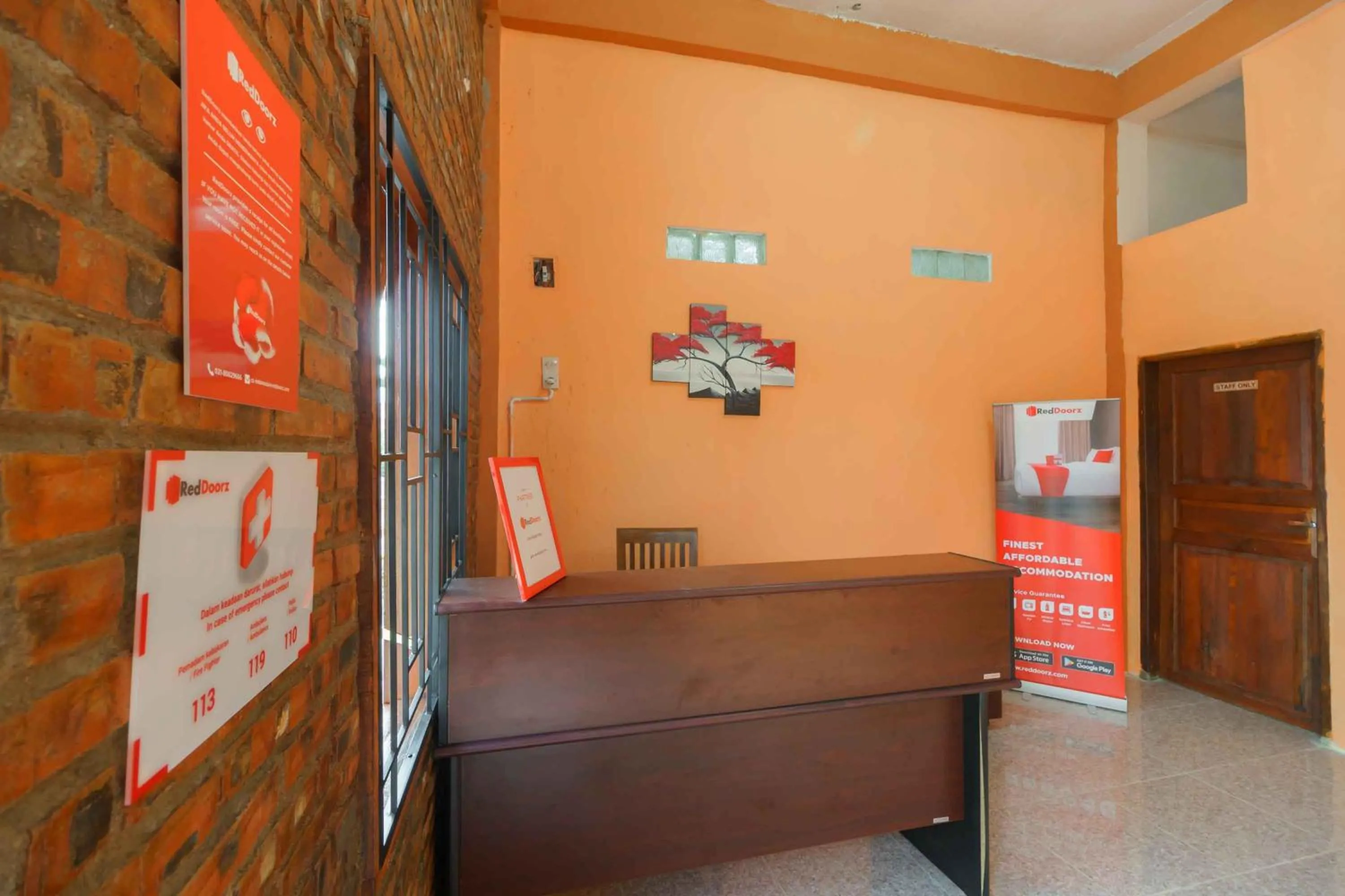 Lobby or reception, Bed in RedDoorz near Bukit Kubu Berastagi