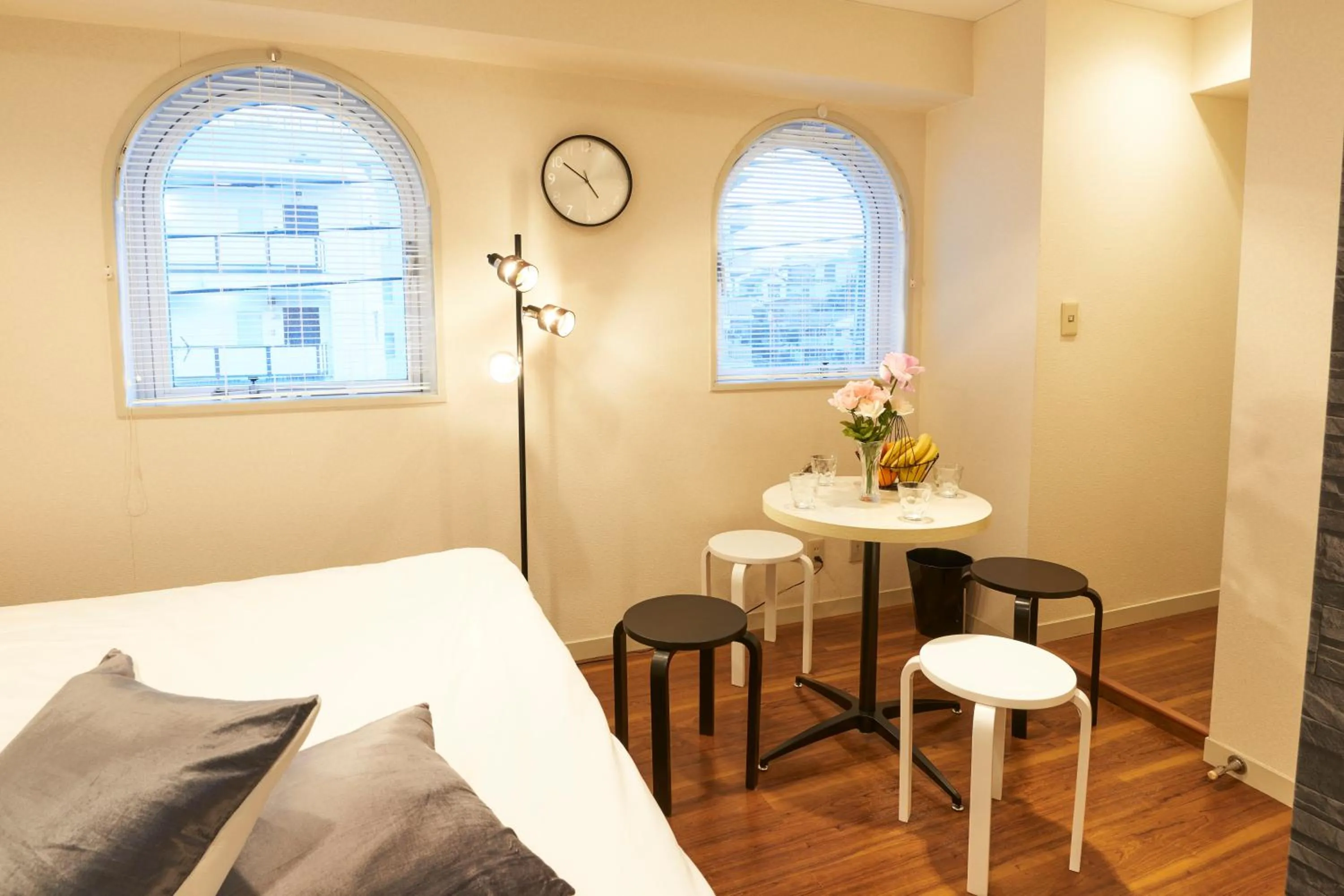 Dining area, Bed in S'CASA NishiShinjuku