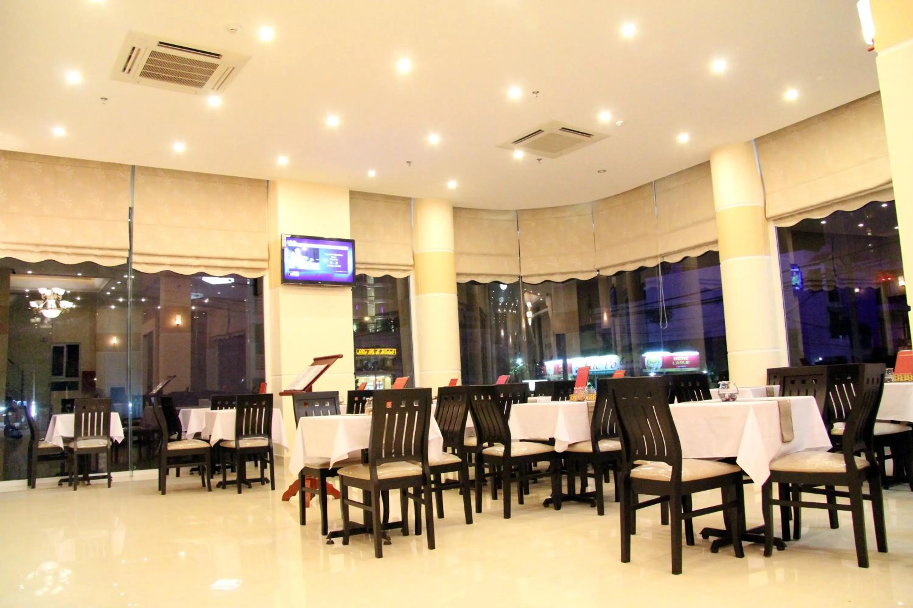Restaurant/places to eat in Princess Hotel