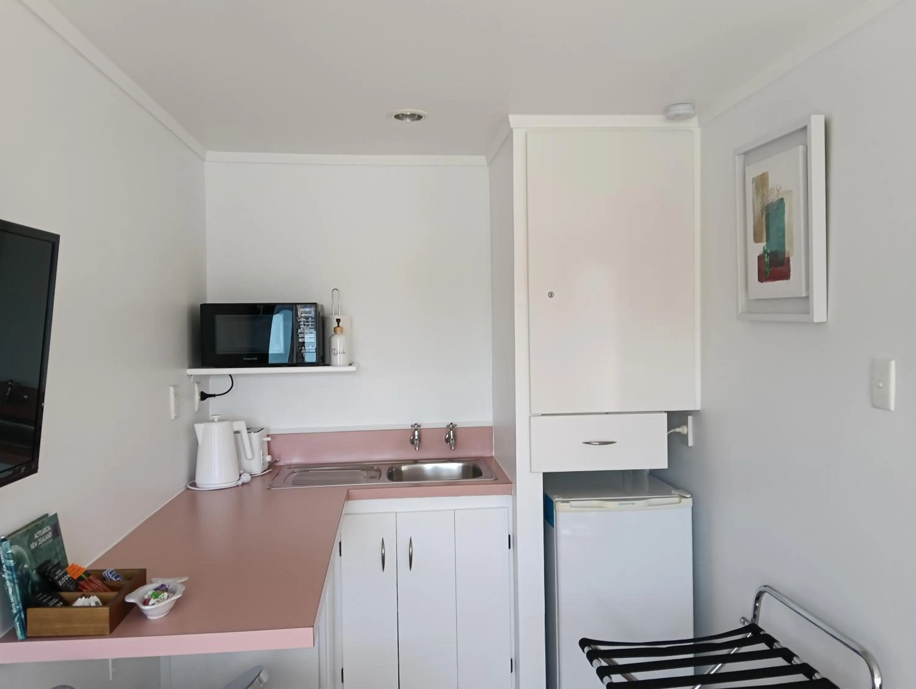 Kitchen or kitchenette in A Sea View B&B
