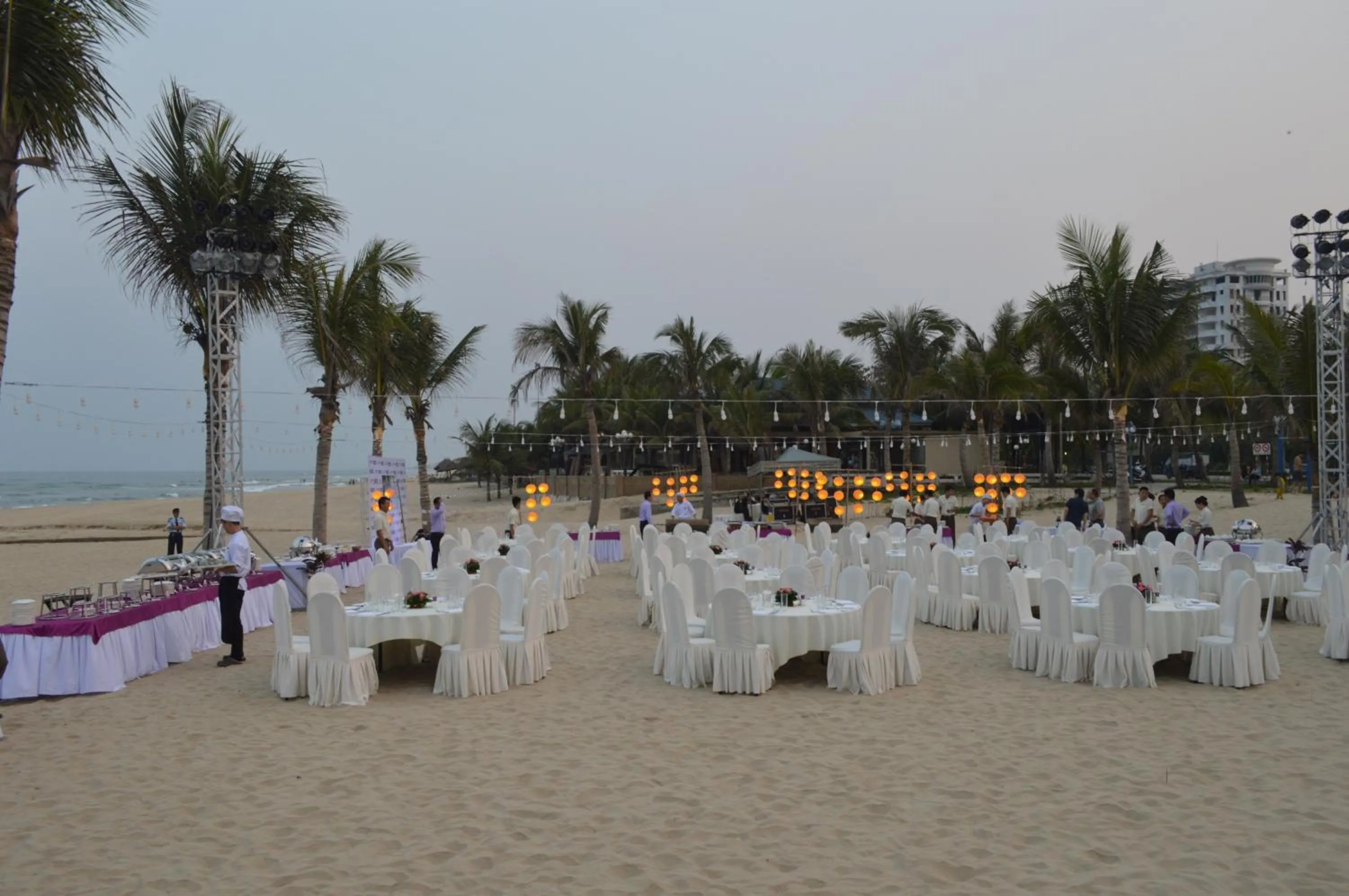 wedding in Holiday Beach Hotel Danang