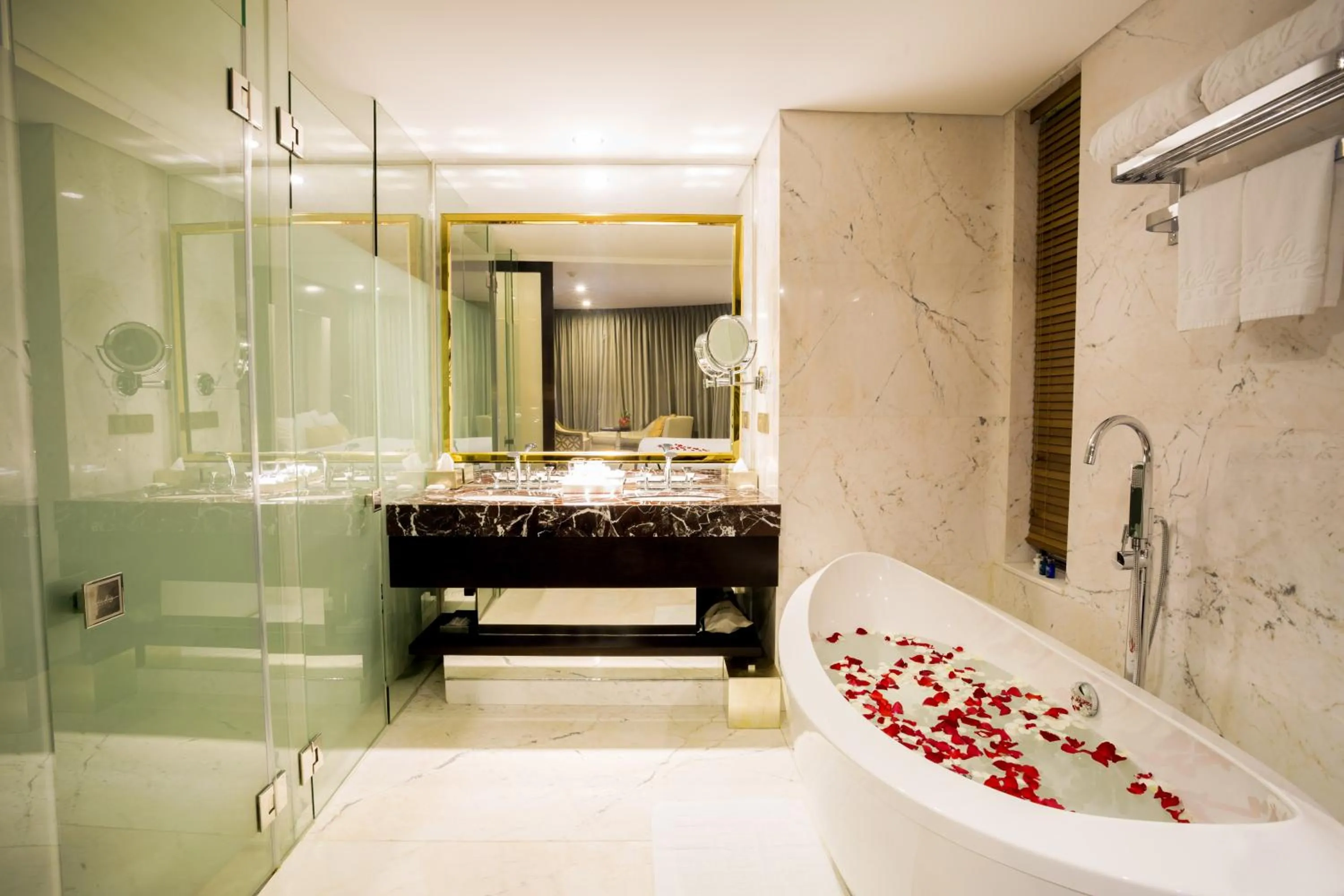 Bathroom in Holiday Beach Hotel Danang