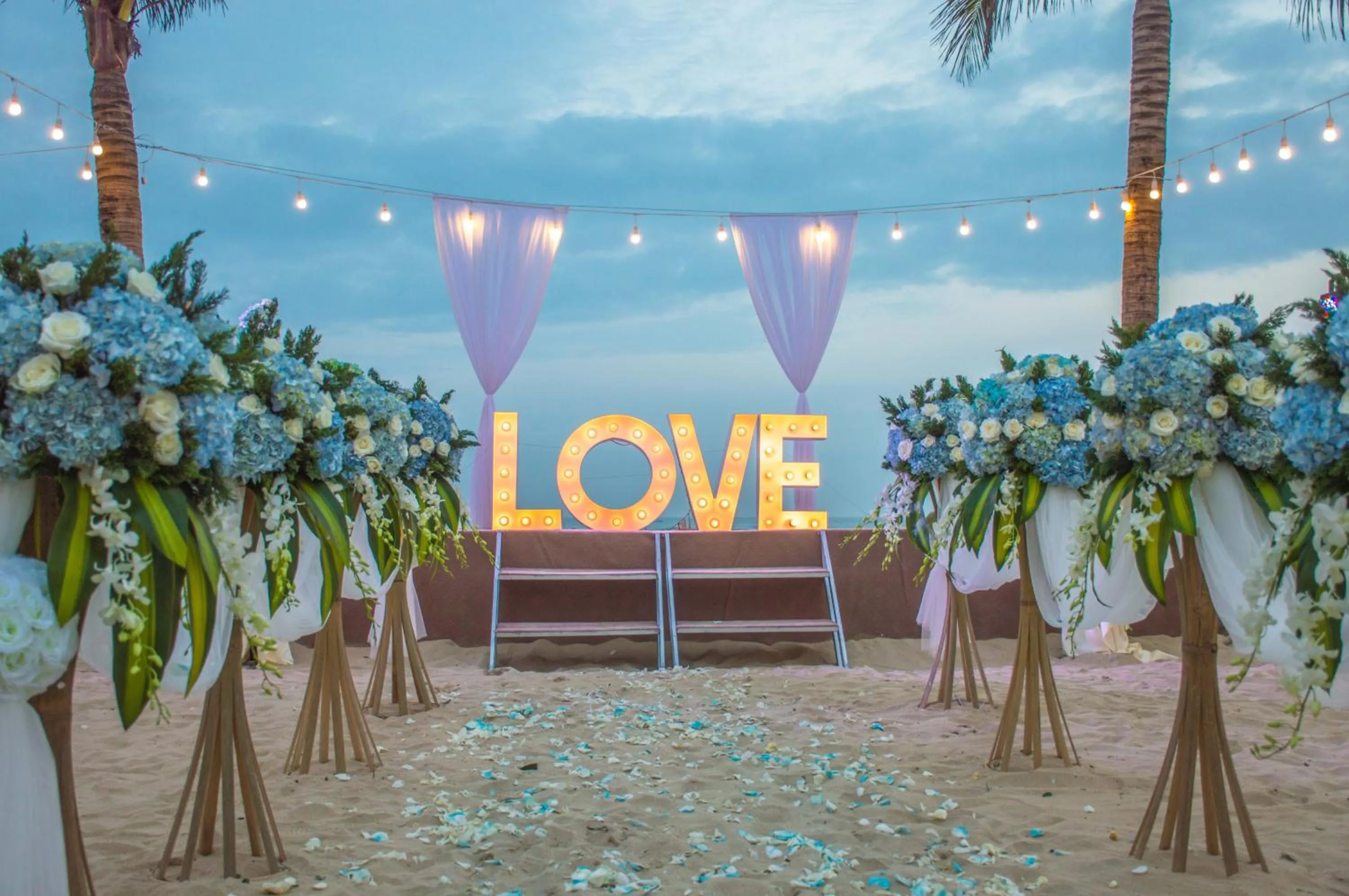 wedding in Holiday Beach Hotel Danang