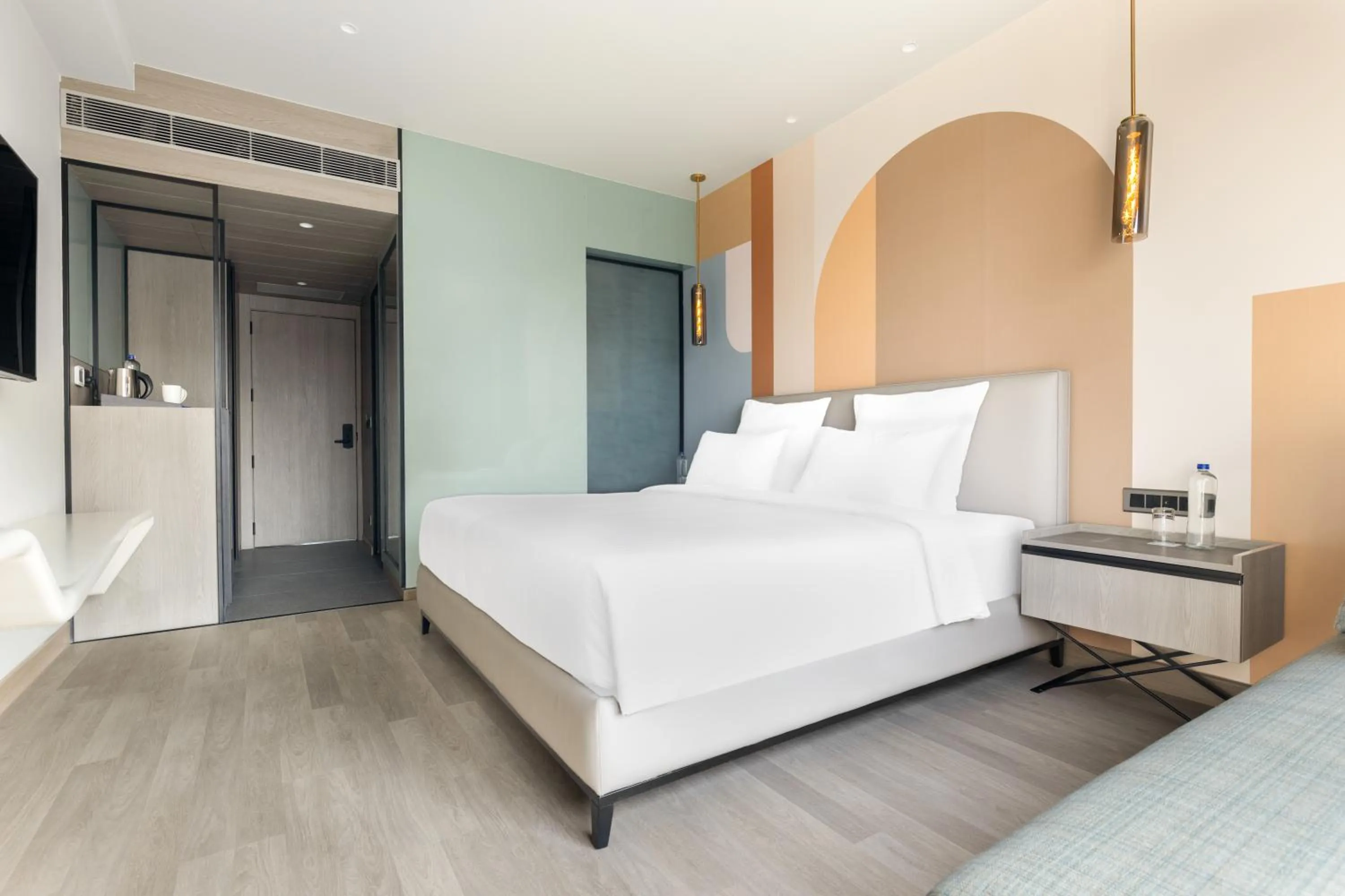 Bed in Mercure Chandigarh Tribune Chowk